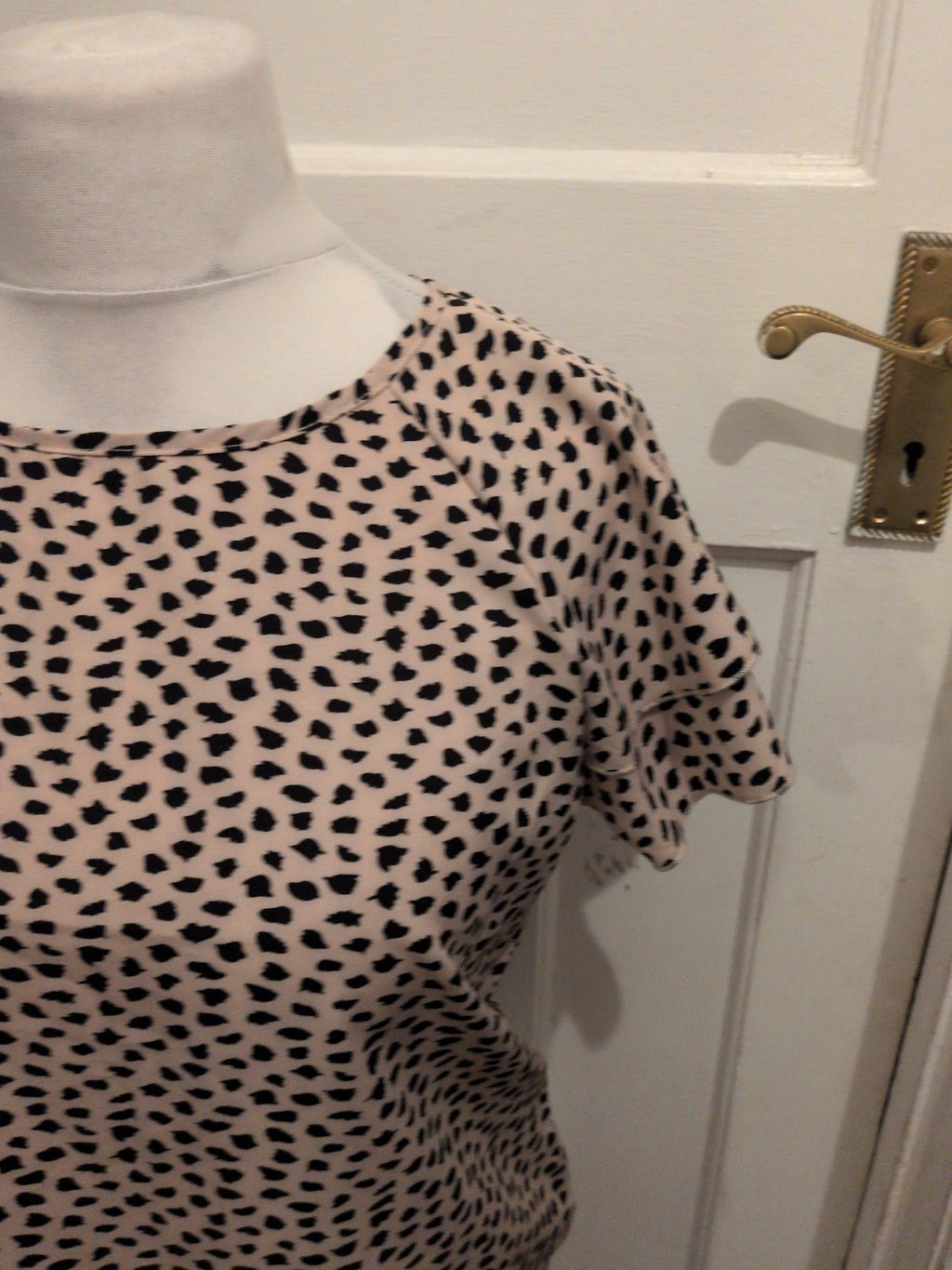 Shein M Beige And Black Short Sleeve Blouse Round Neck