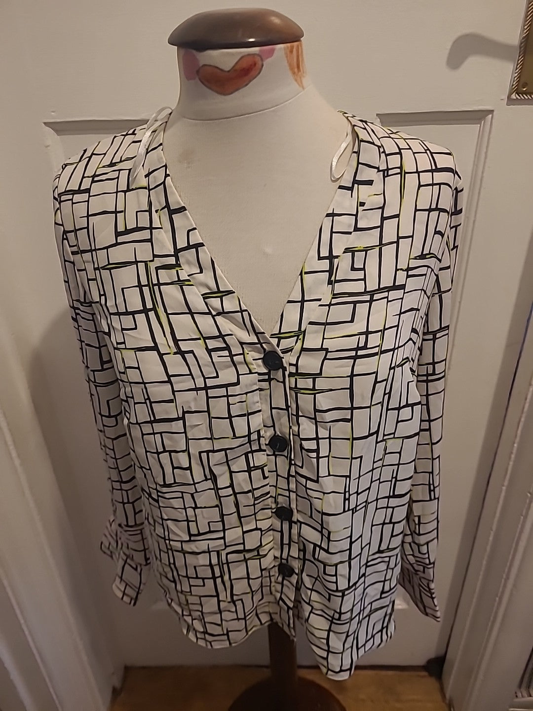 Ladies George Size 10 Black/Cream/Lime Patterned Long Sleeved Blouse
