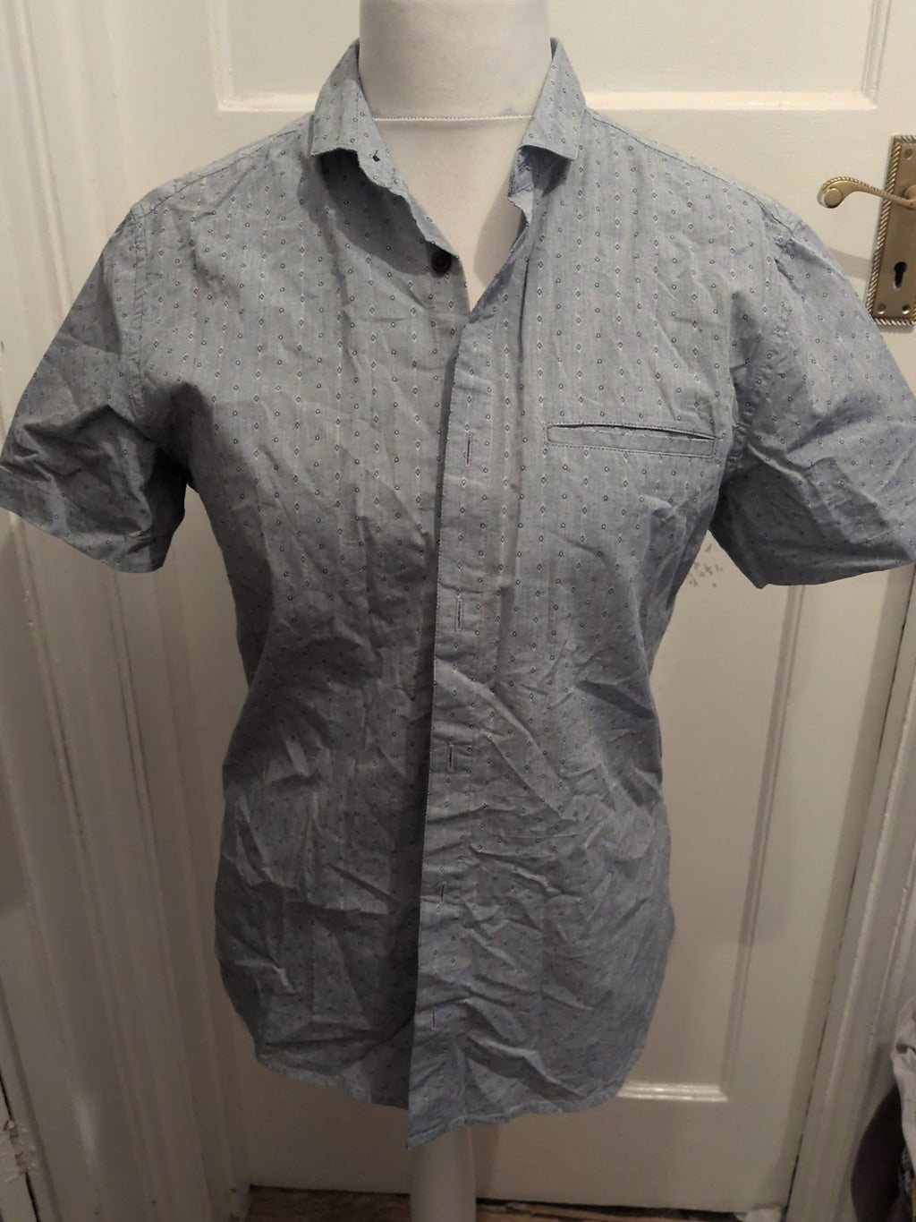 Mens Burton Size Medium Fitted Blue Pattern Short Sleeve Shirt