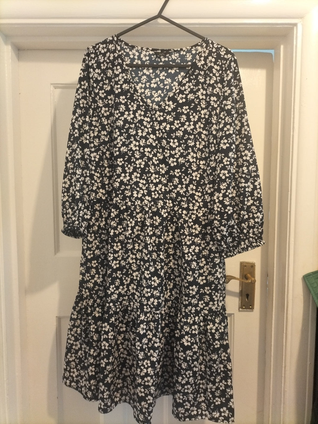 Ladies M&Co Size 8 Navy White Floral Mid Sleeved Dress