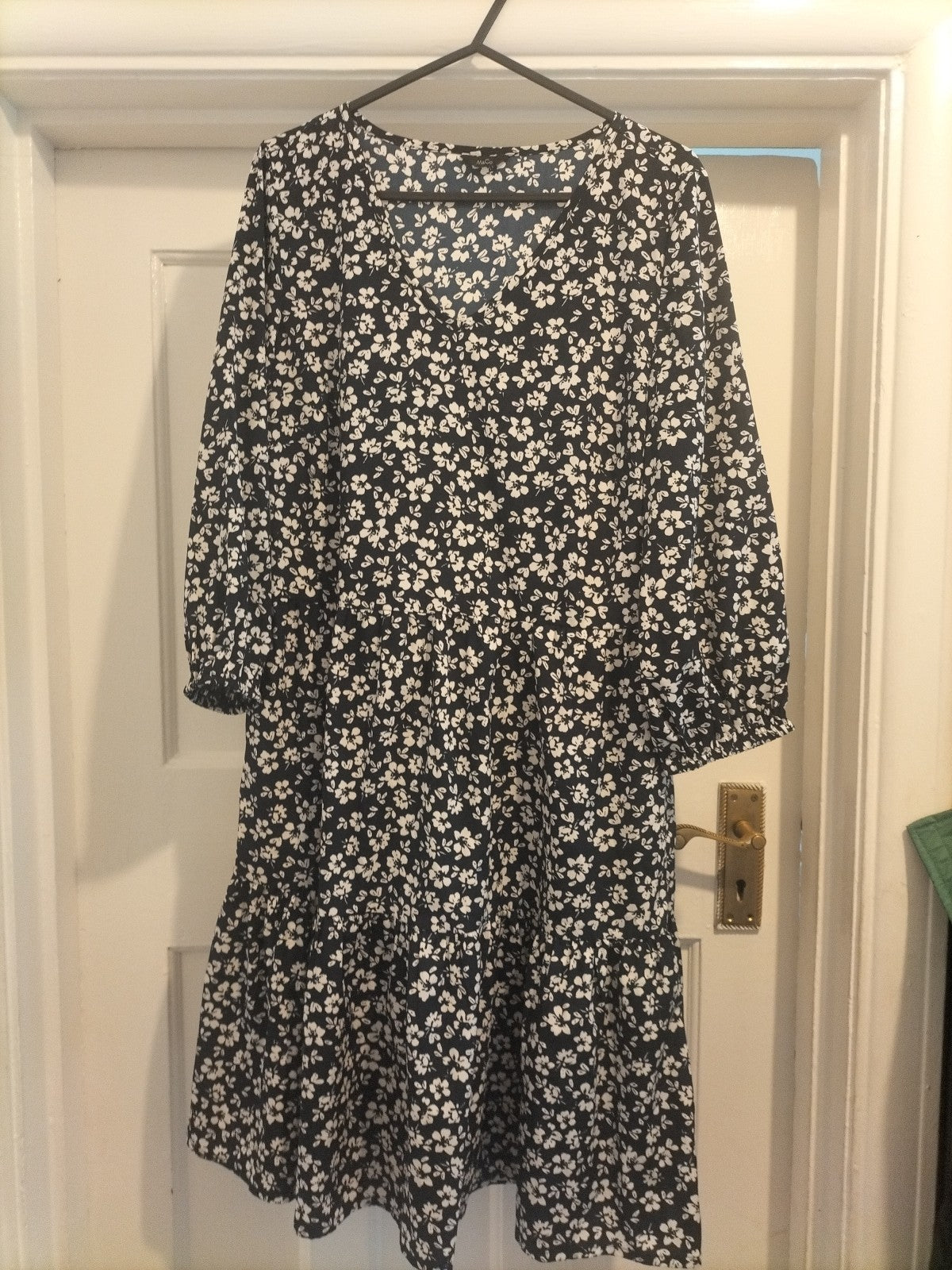Ladies M&Co Size 8 Navy White Floral Mid Sleeved Dress