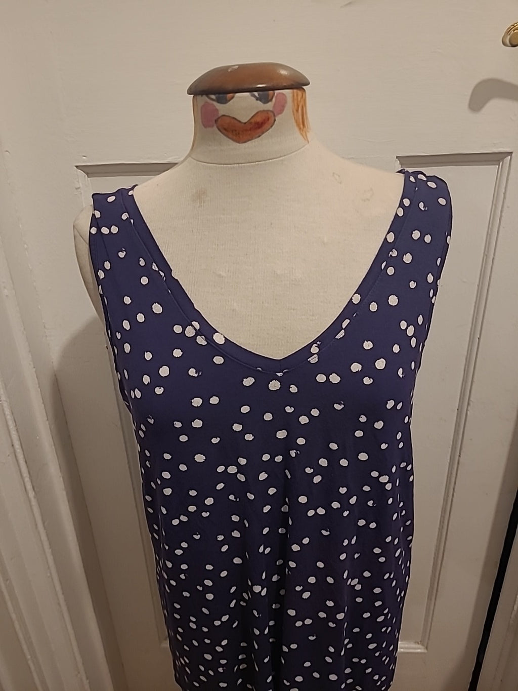 Ladies Tu Size 16 Navy/White Spotty V Neck Sleeveless Tshirt