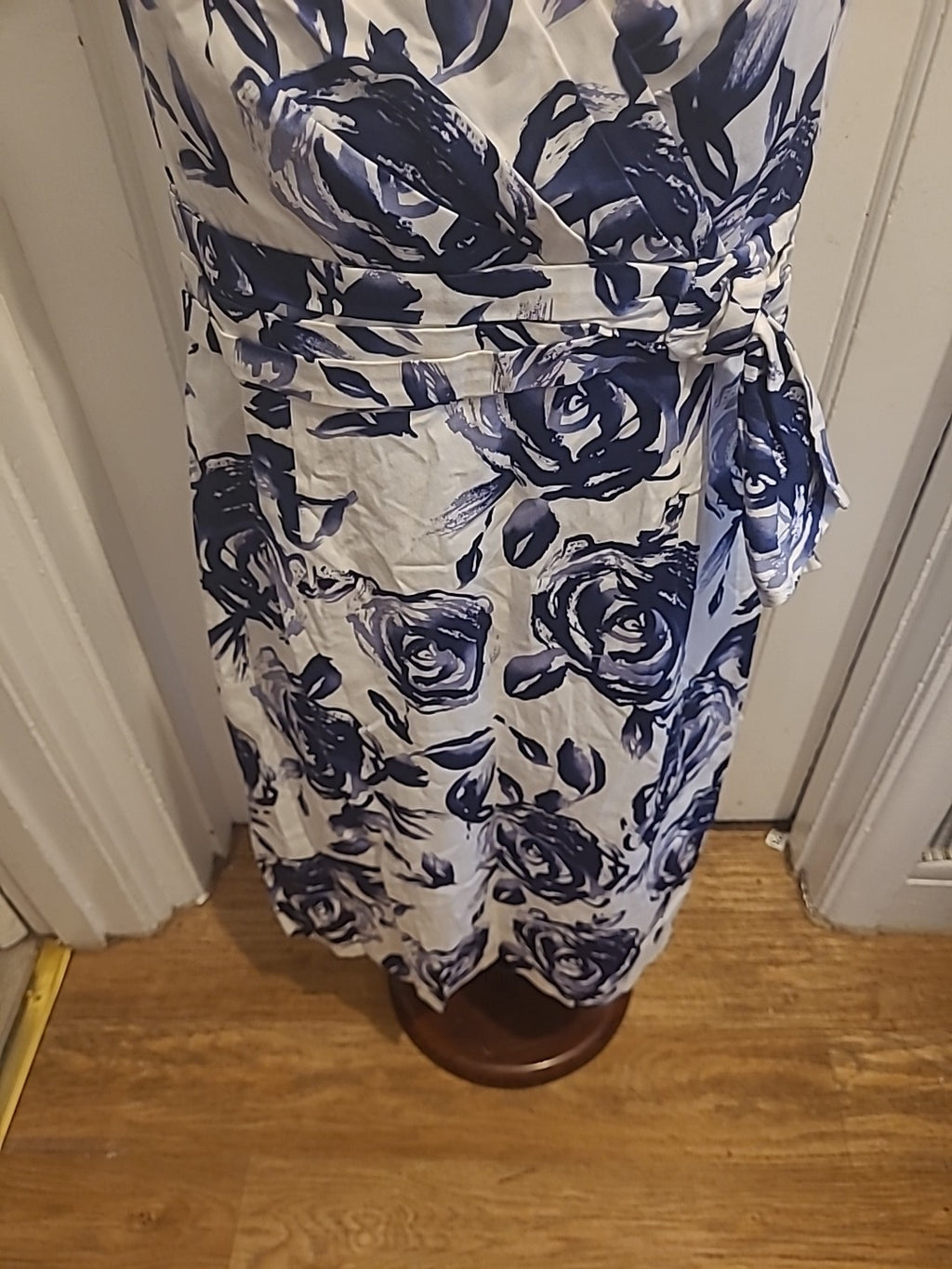 Ladies Libra Size 12 Navy Blue White Floral V Neck Sleeveless Dress