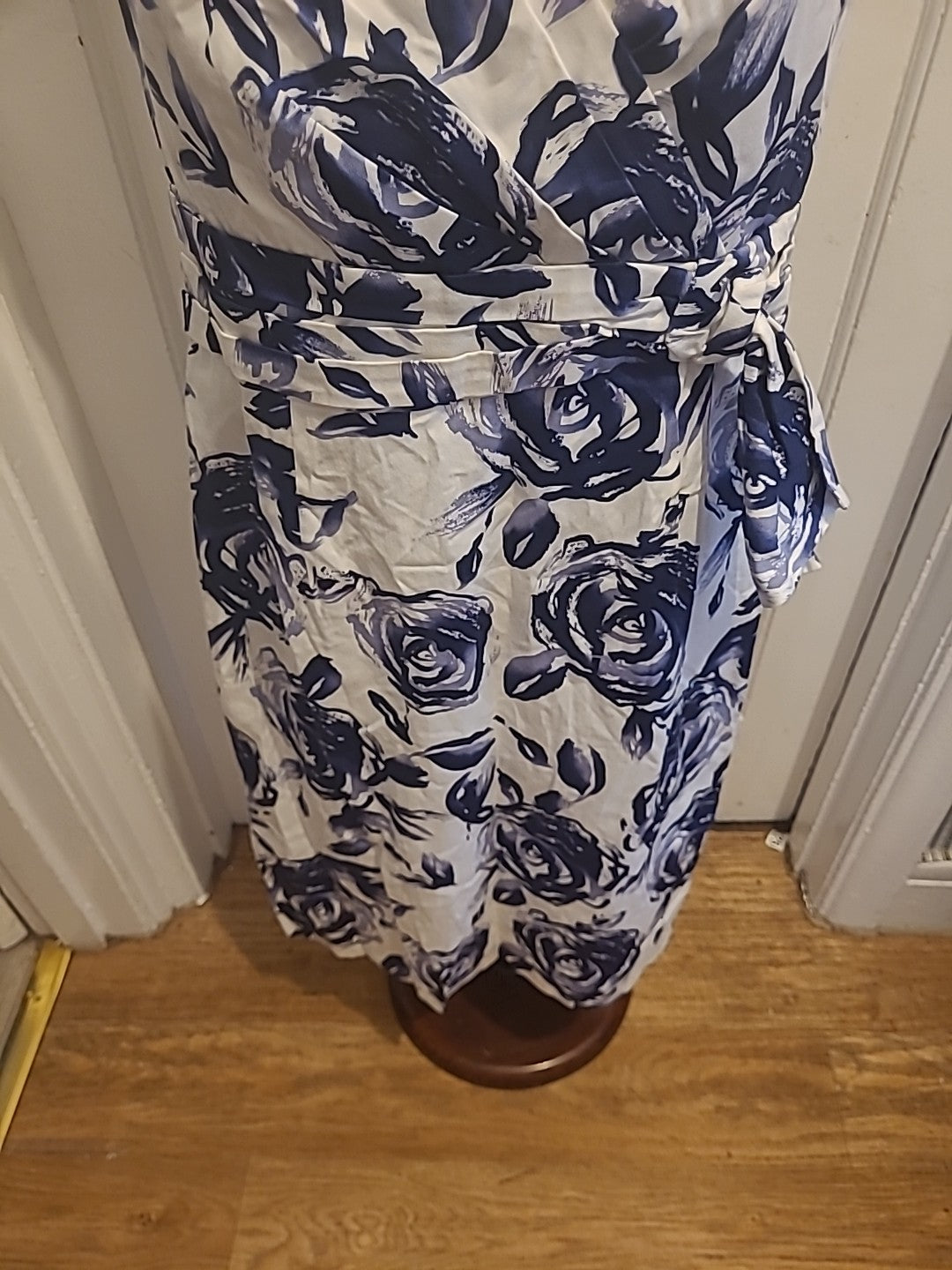 Ladies Libra Size 12 Navy Blue White Floral V Neck Sleeveless Dress