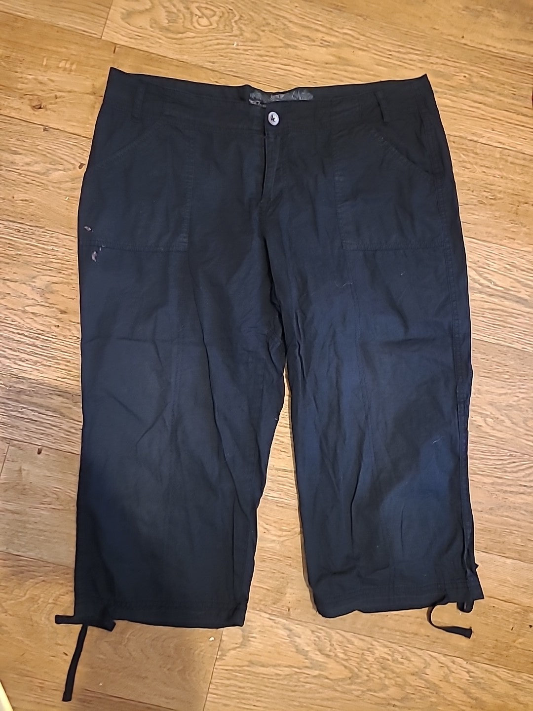 Ladies E-Vie Size 14 Black Cropped Trousers