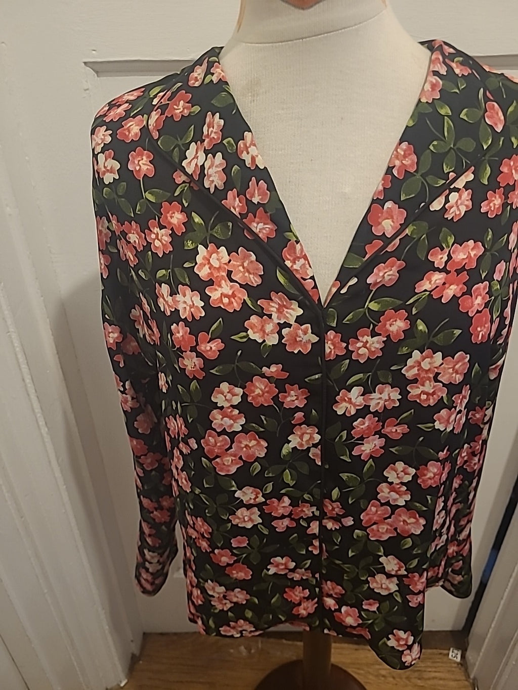 Ladies Warehouse Size 10 Black Pink Green Floral Long Sleeved Blouse