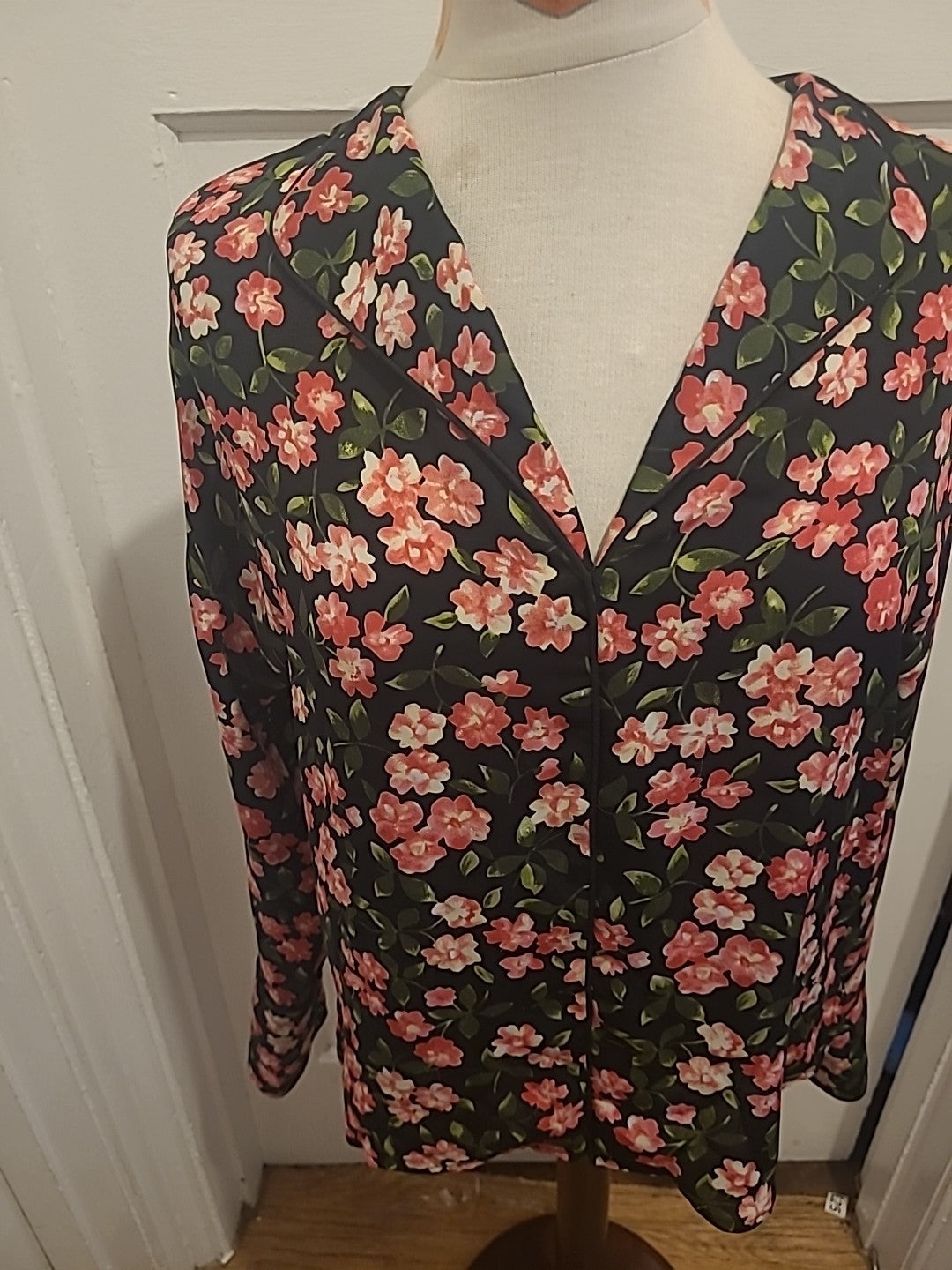 Ladies Warehouse Size 10 Black Pink Green Floral Long Sleeved Blouse
