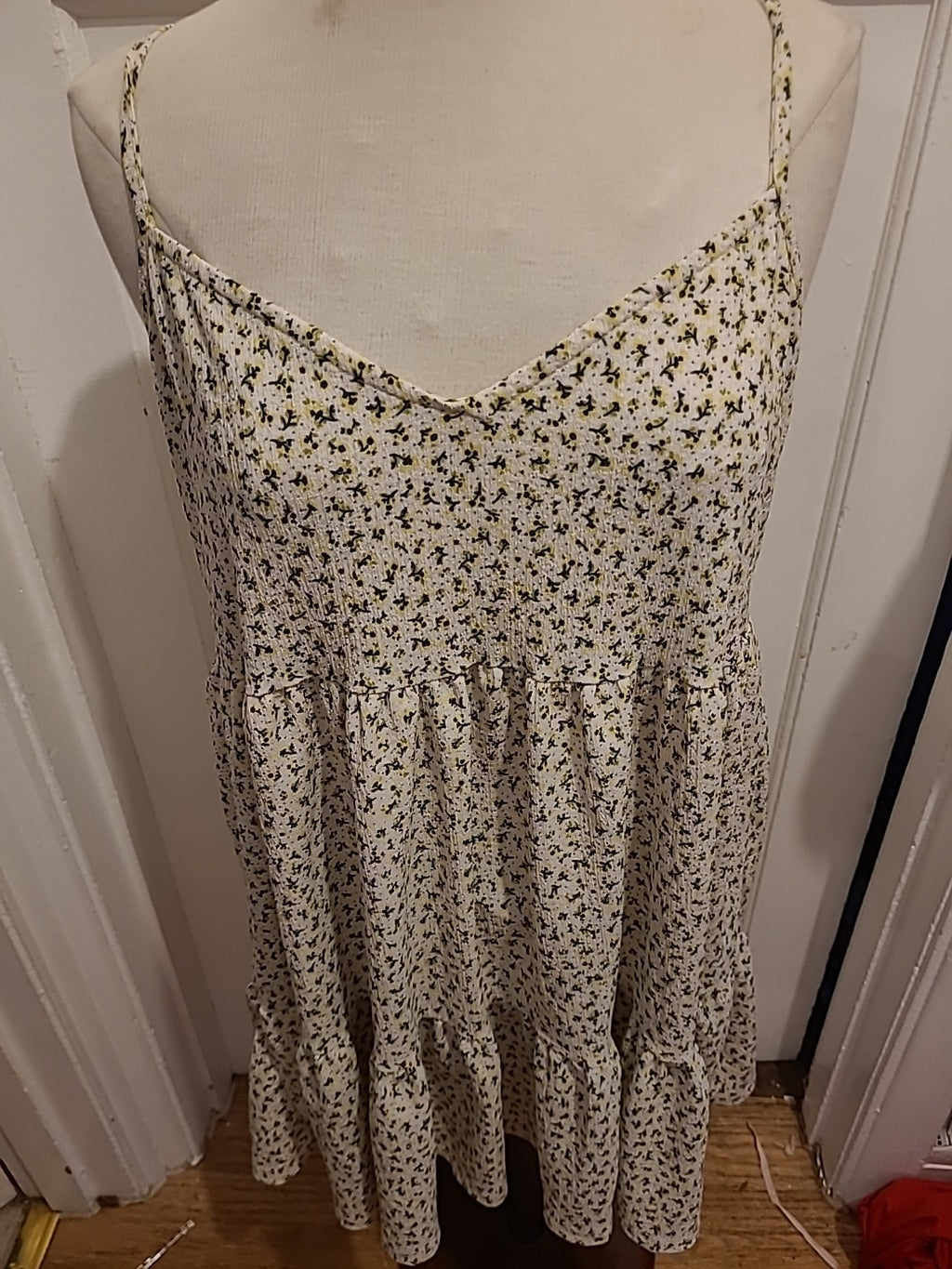 Ladies Primark Size XL White With Green And Black Floral On Sleeveless Dress