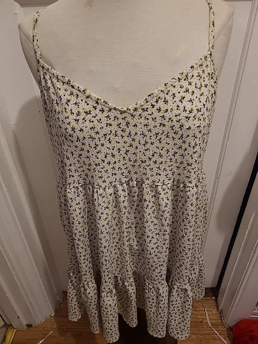 Ladies Primark Size XL White With Green And Black Floral On Sleeveless Dress