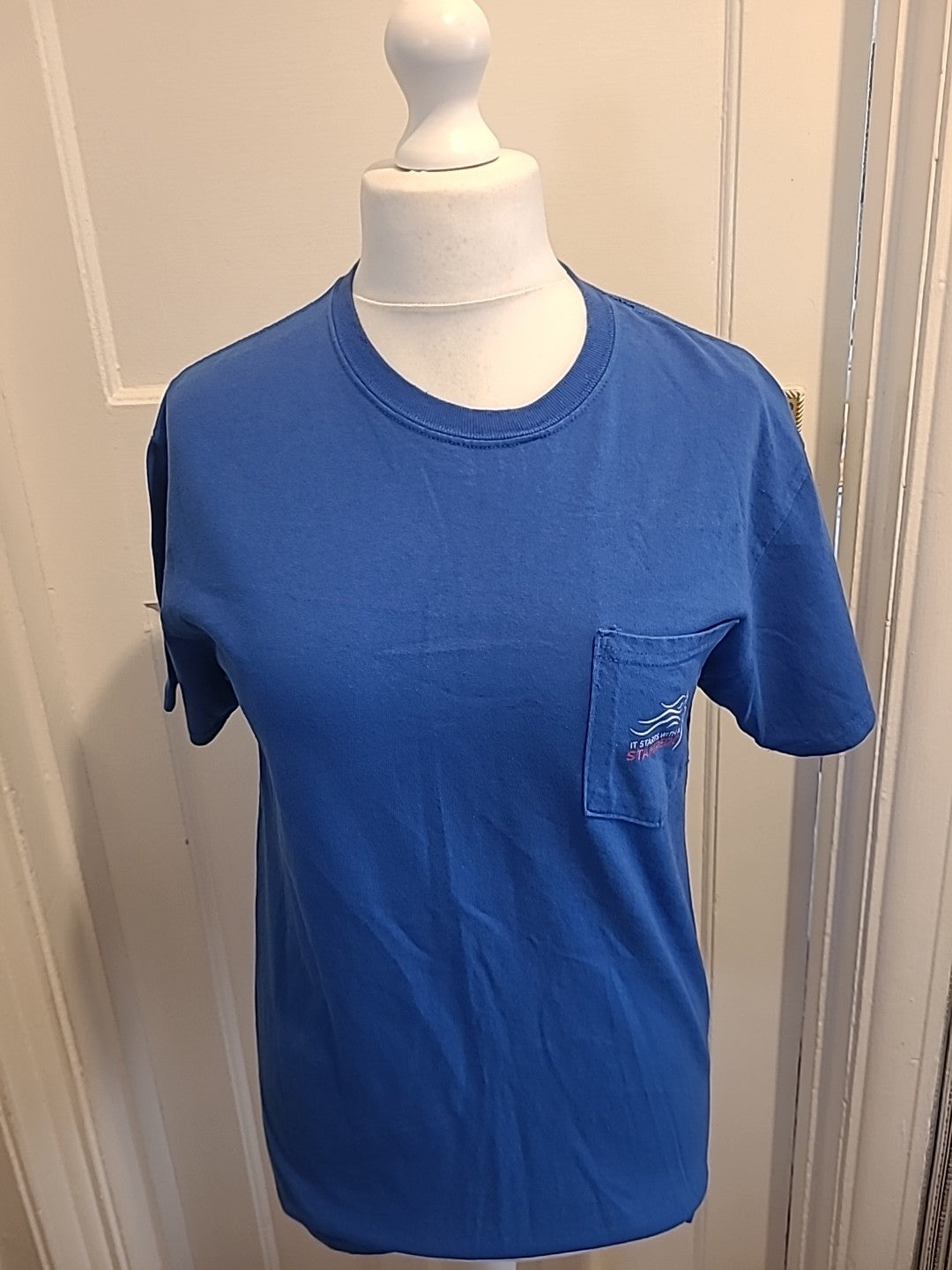 Mens Gildan Size M Blue Mustand Print Tshirt