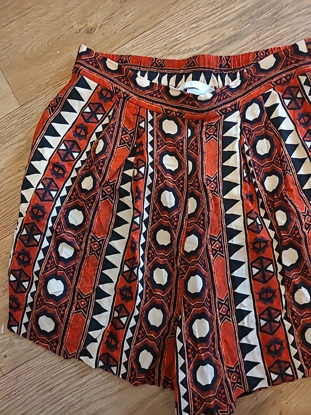 Ladies H&M Size 6 Multi Coloured Aztec Elasticated Shorts