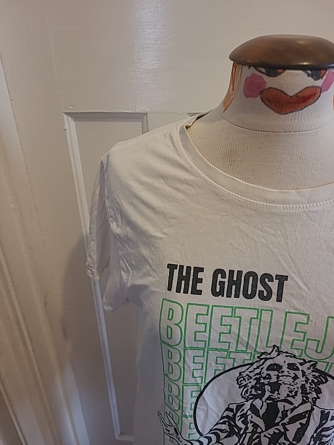 Mens Bettle Juice Size Large White Green Short Sleeved Tshirt
