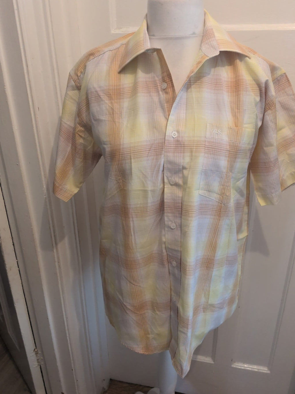 Willerby Smith 16" Yellow And Orange Short Sleeve Shirt