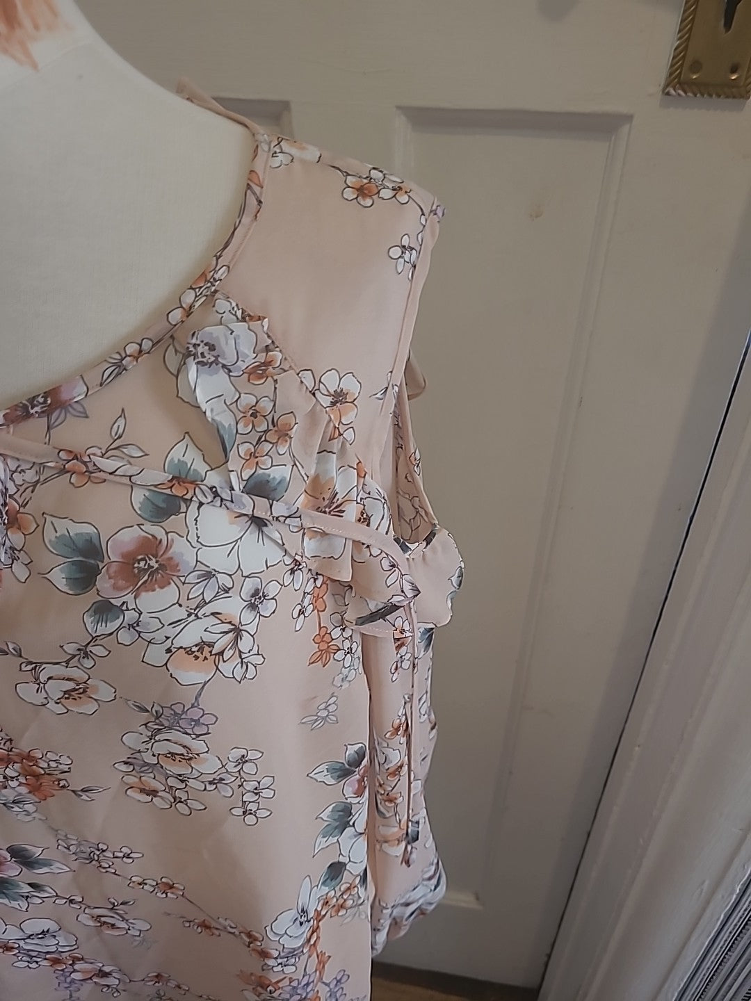 Ladies Peacocks Size 16 Pale Pink Floral Long Sleeved Tshirt