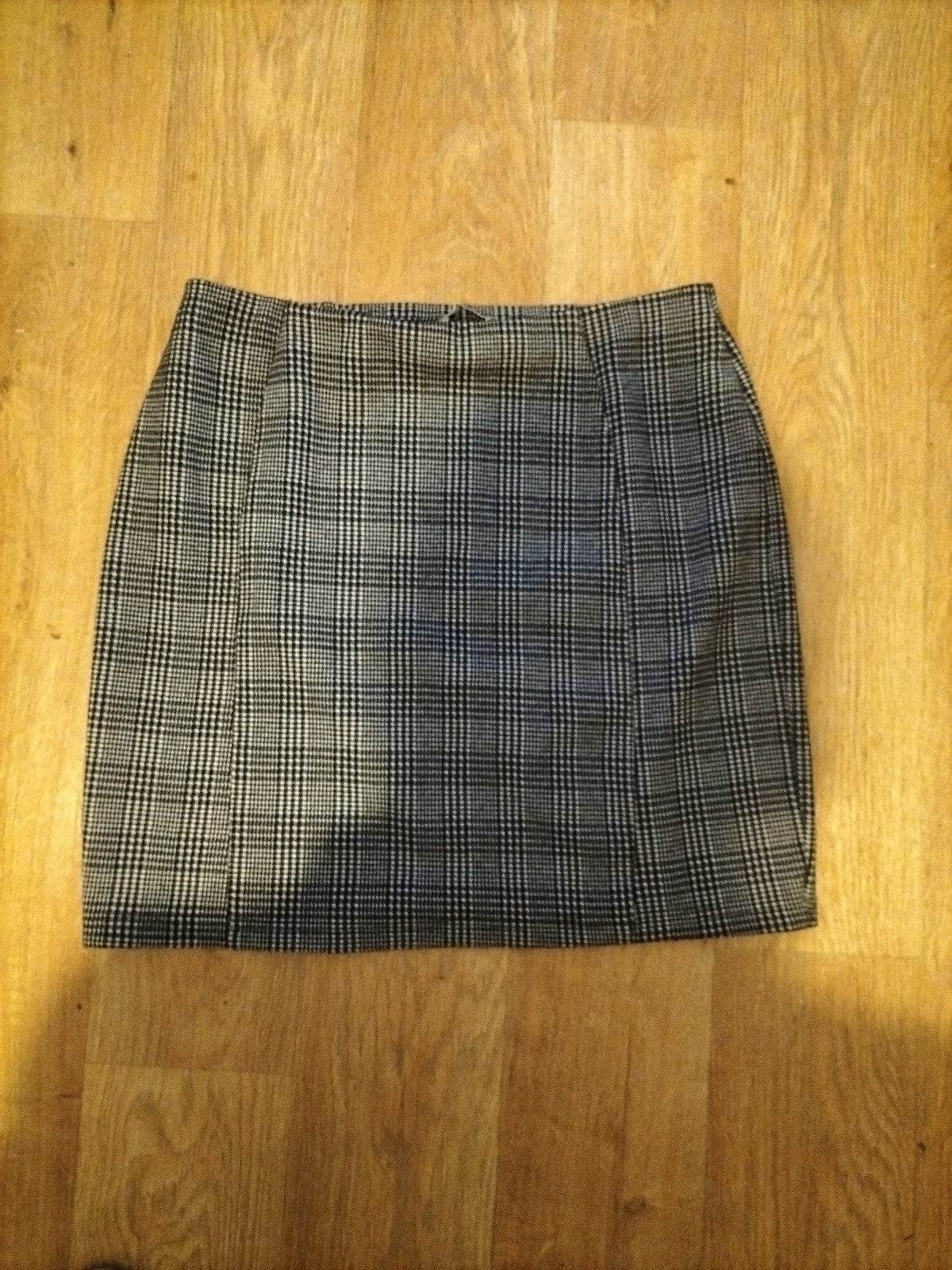Ladies Papaya Size 14 Black/White Check Short Skirt