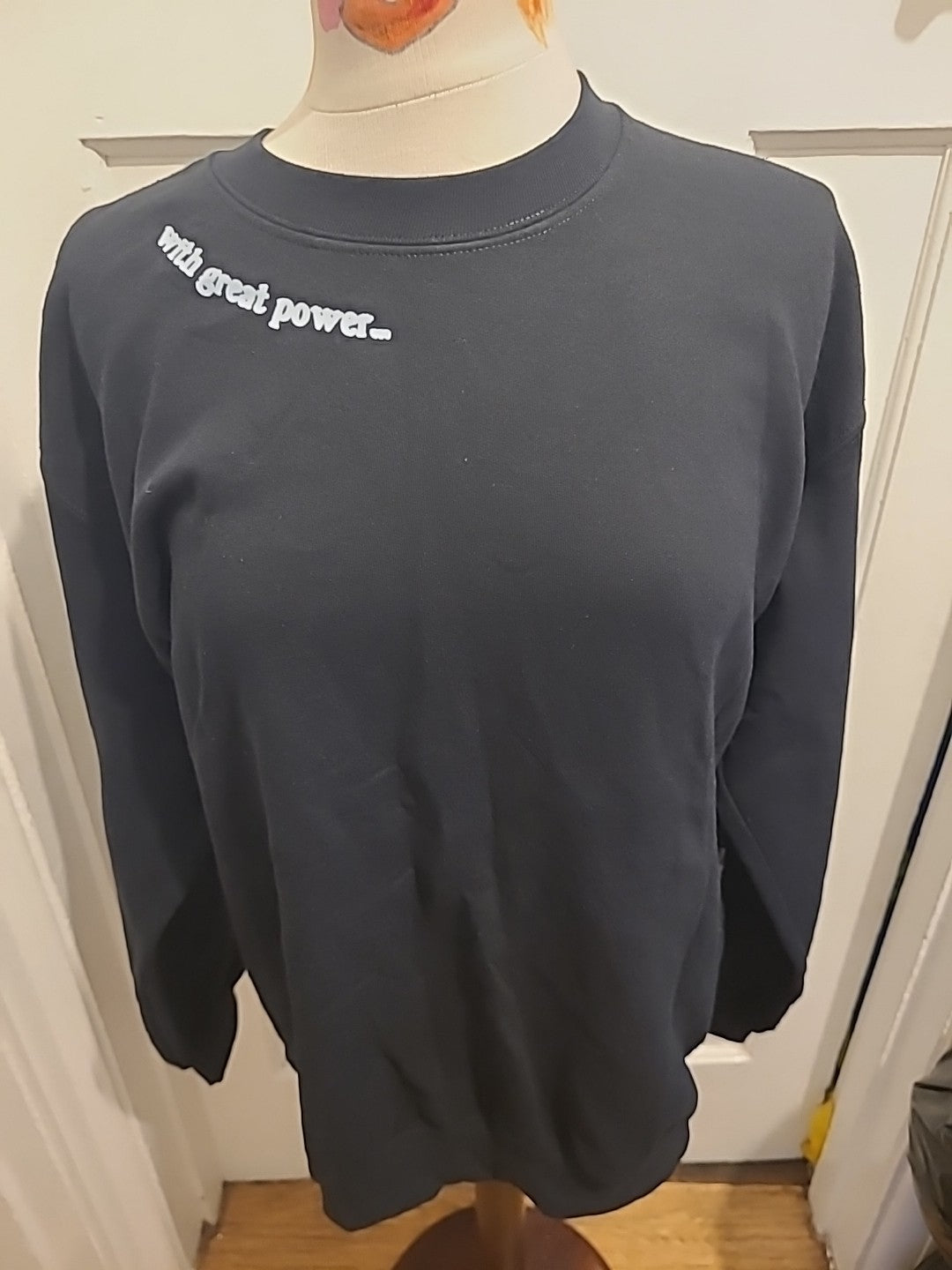 Mens Gildan Size Medium Black Long Sleeved Pullover Sweatshirt