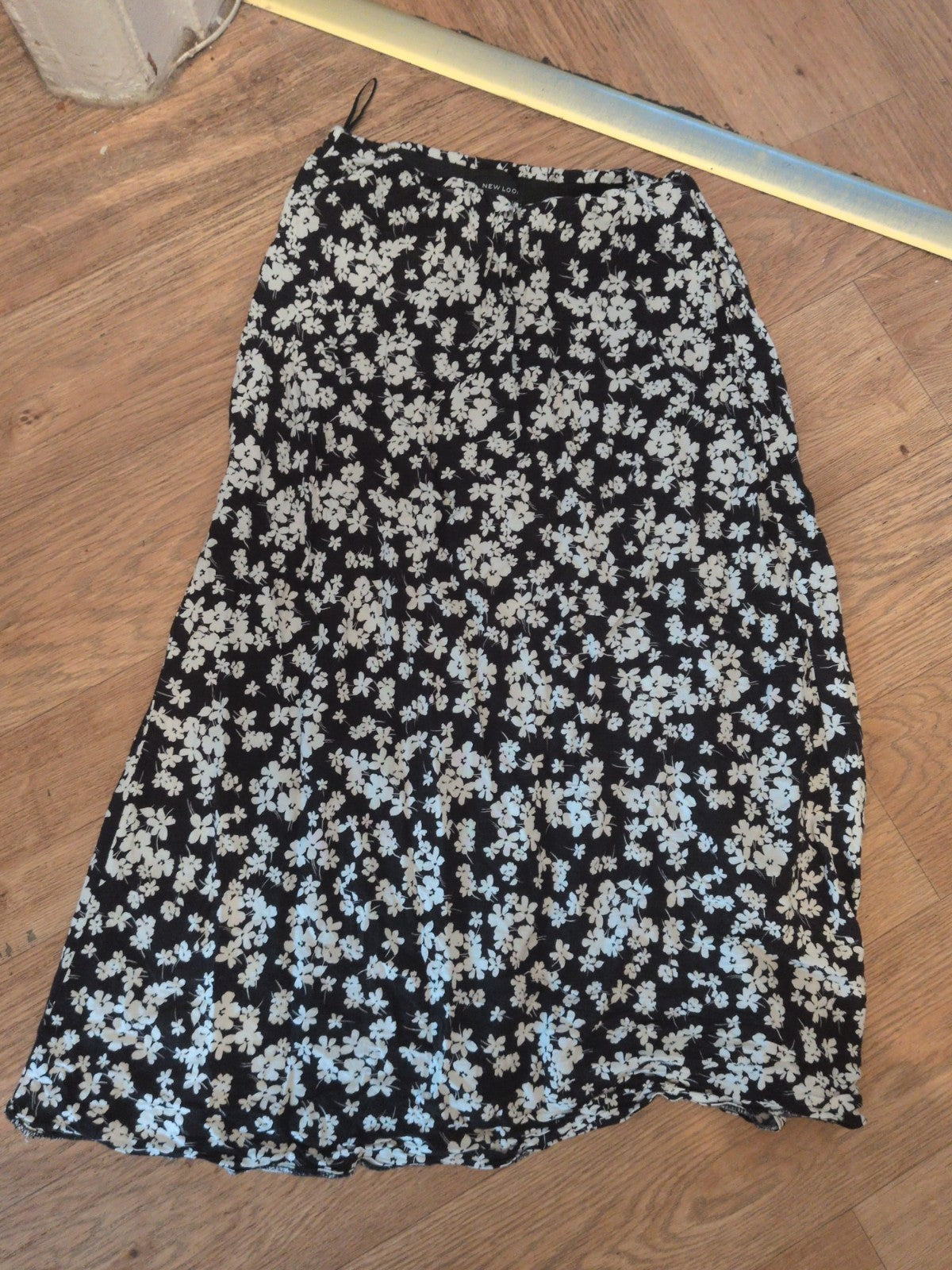New Look 8 Black And White Elasticated Pencil Skirt Midi-Lomg