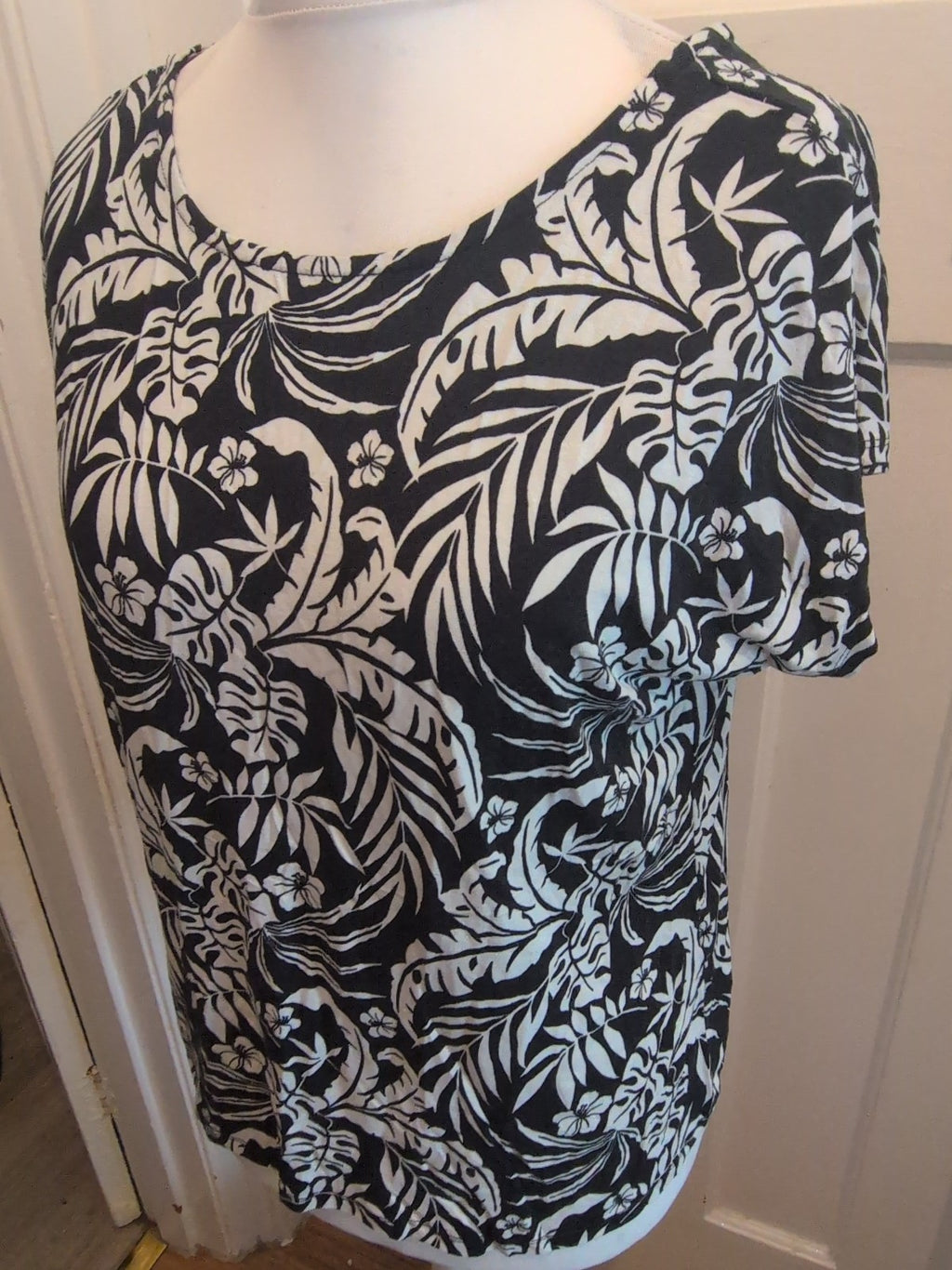 Tu 14 Black&White Floral Short Sleeve Blouse