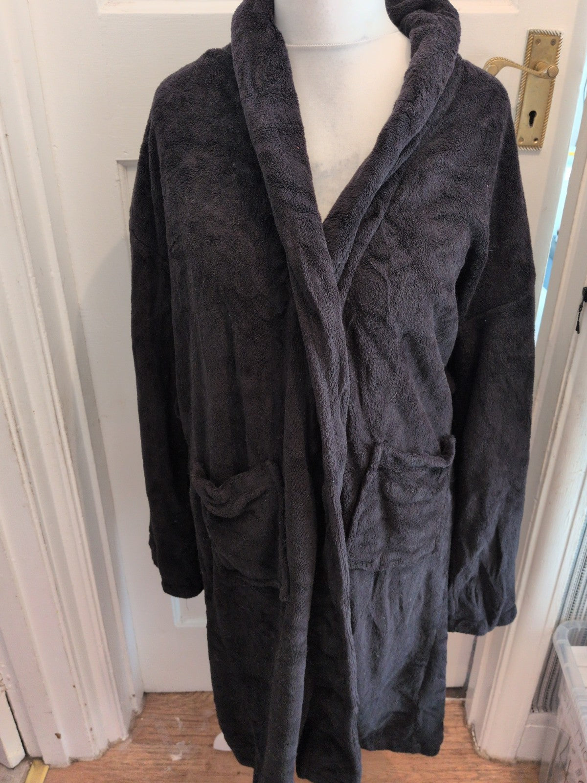 Richleys XL Black Dressing Robe No Cors