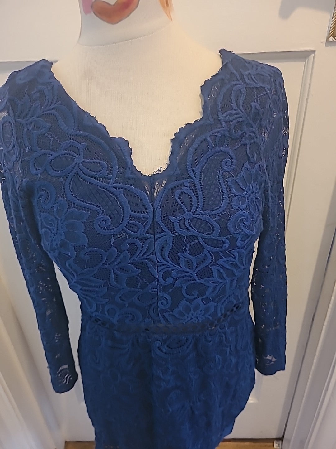 Ladies Quiz Size 10 Navy Lace Floral Lined Long Sleeved V Neck Dress
