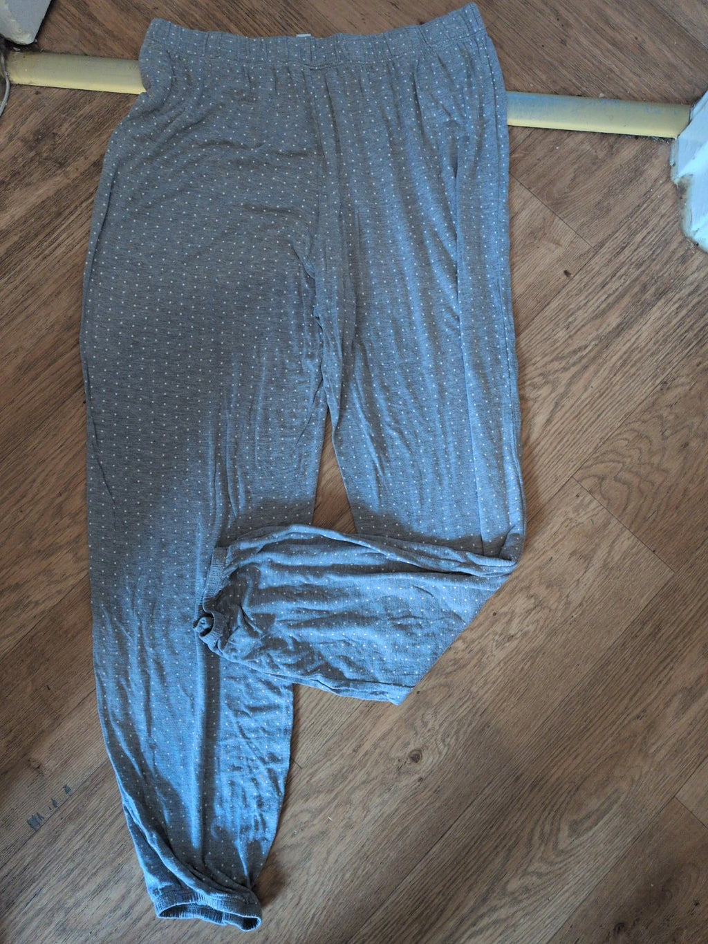 The White Company Medium Grey Spot Pyjama Set
