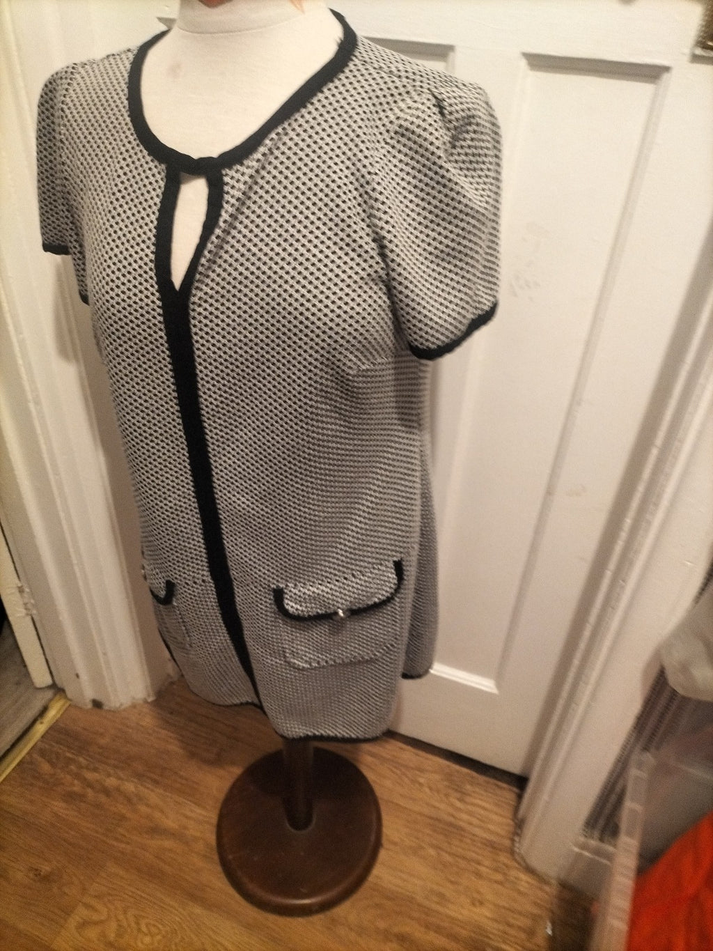 Ladies Billie&Blossom Size 14 Black/White Patterned Short Sleeved Dress