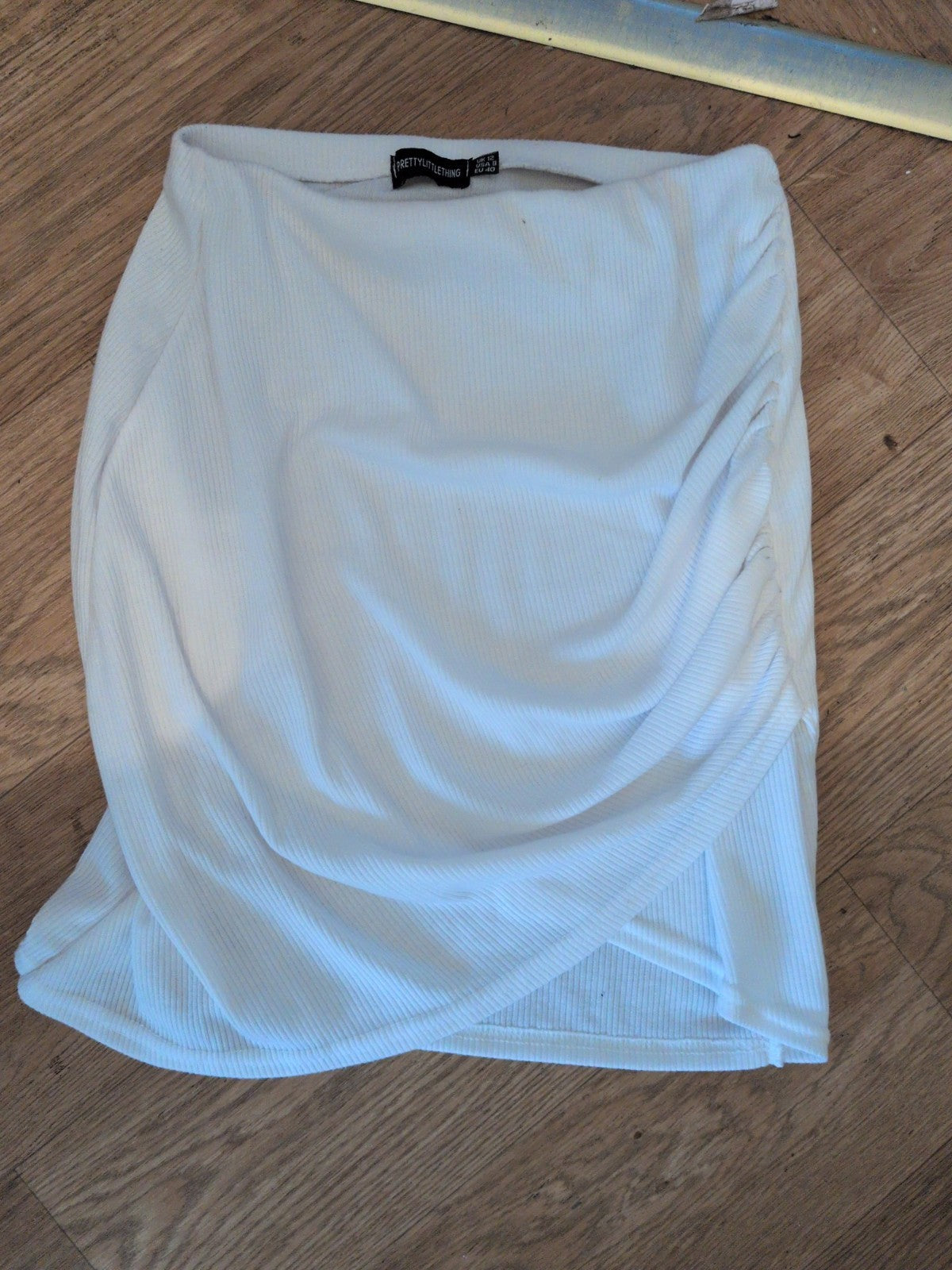 Prettylittlething 12 White Short Ruched Skirt