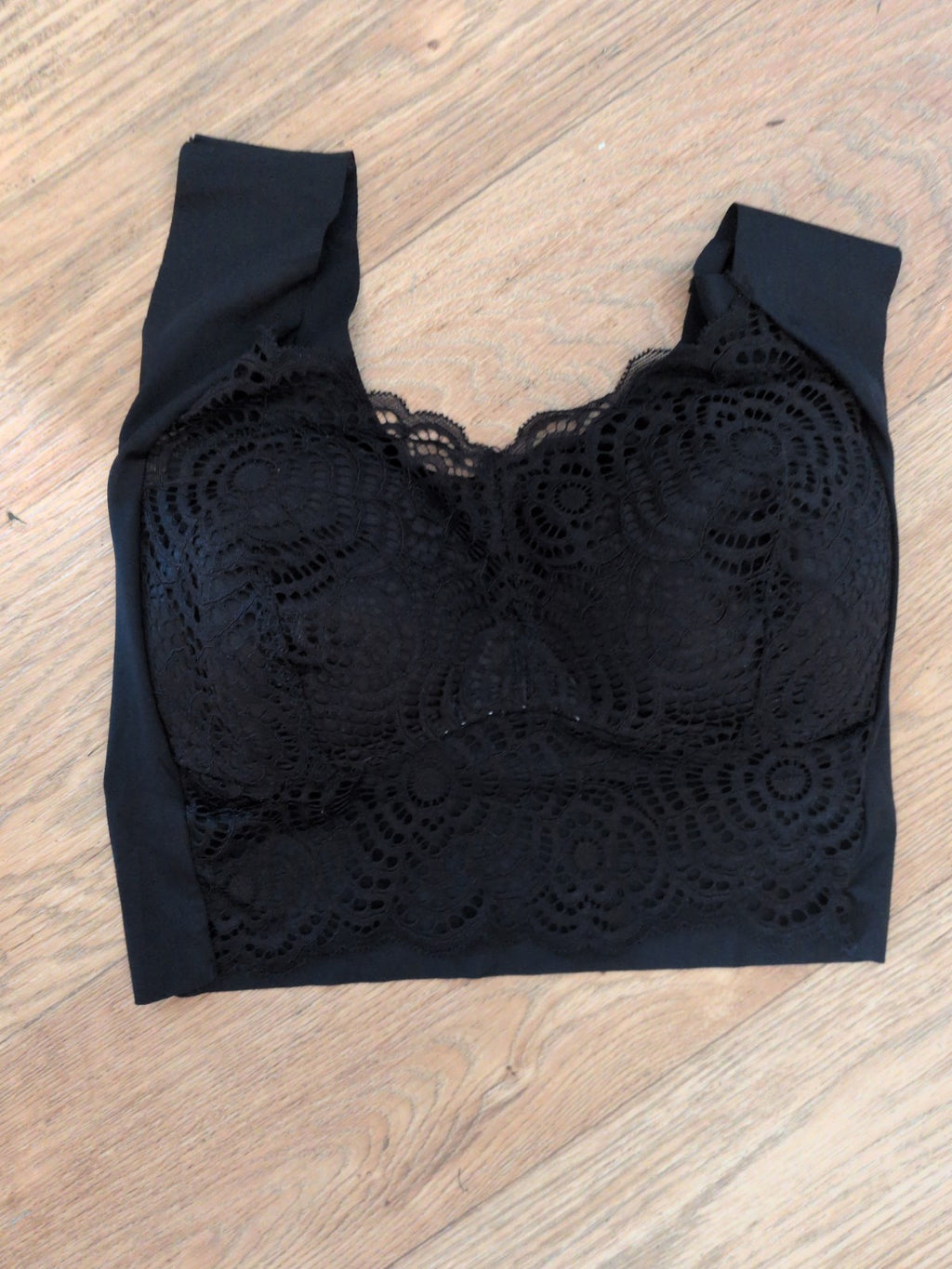Medium Black Lace Padded Seamless Bra