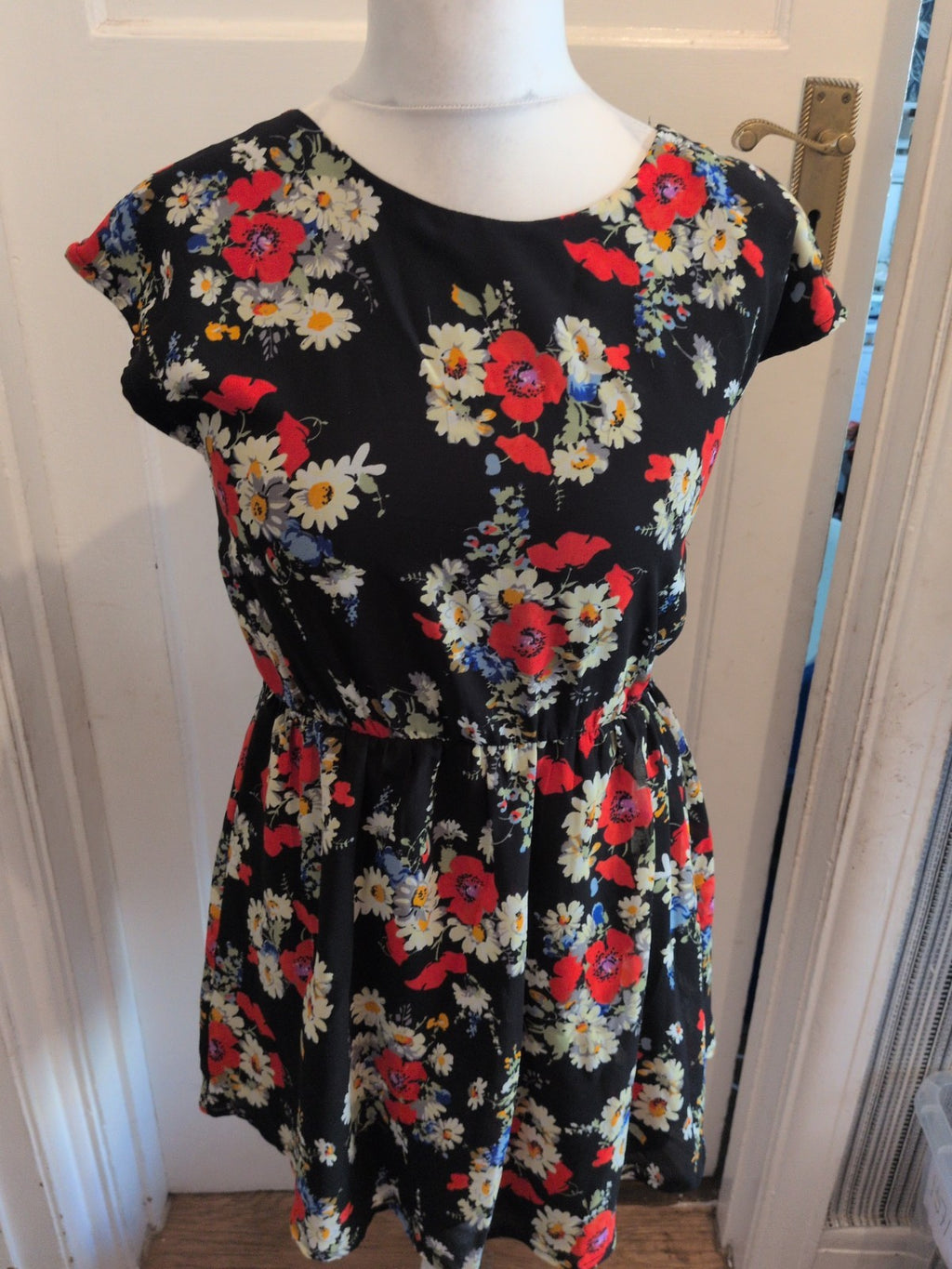 Ladies Ayarisa Size 10 Black Floral Short Sleeve Fit And Flare Knee Length Dress