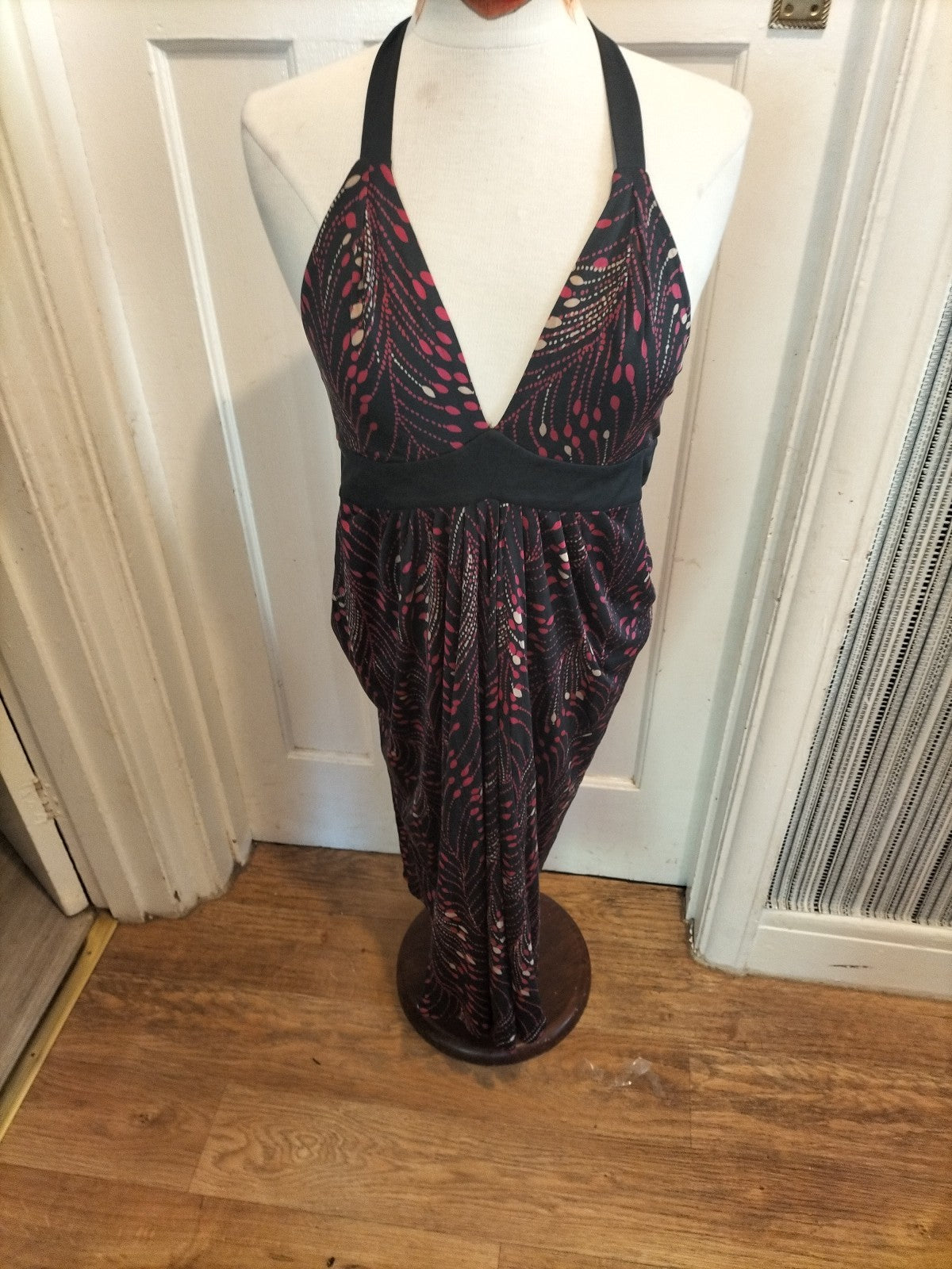 Ladies Temperley Size 8 Black, Red Beige Sleeveless Dress