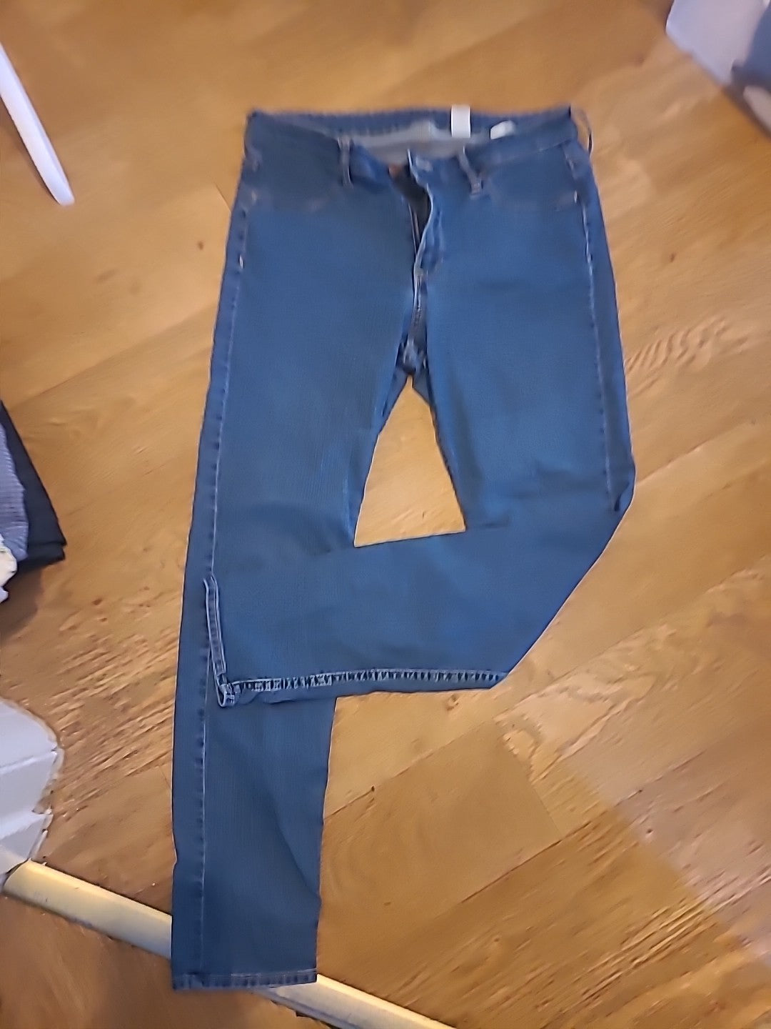 Ladies H&M Size 32" Skinny Ankle Jeans