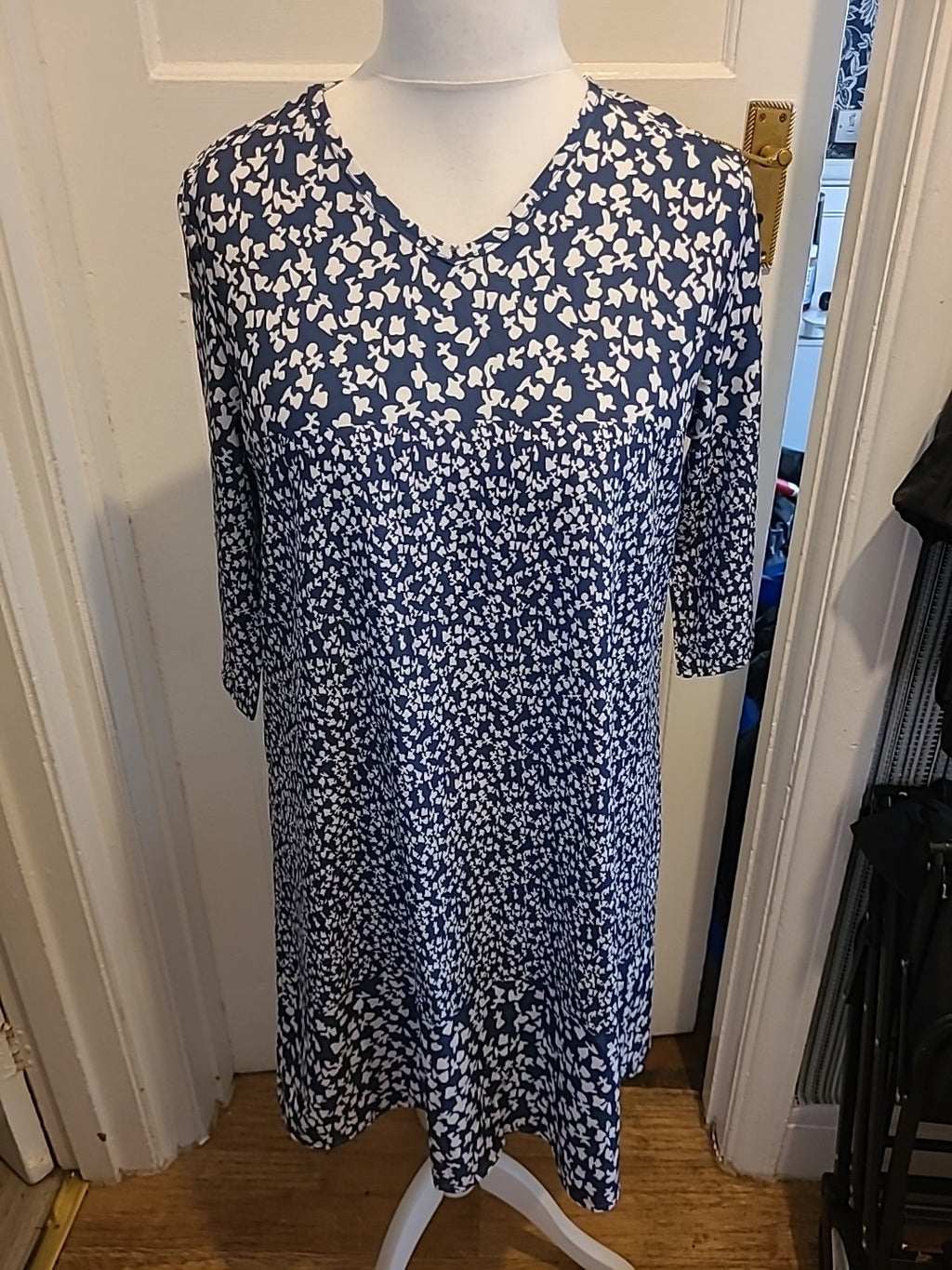 Ladies Size XL Navy Blue And White Short Sleeved V Neck Dress