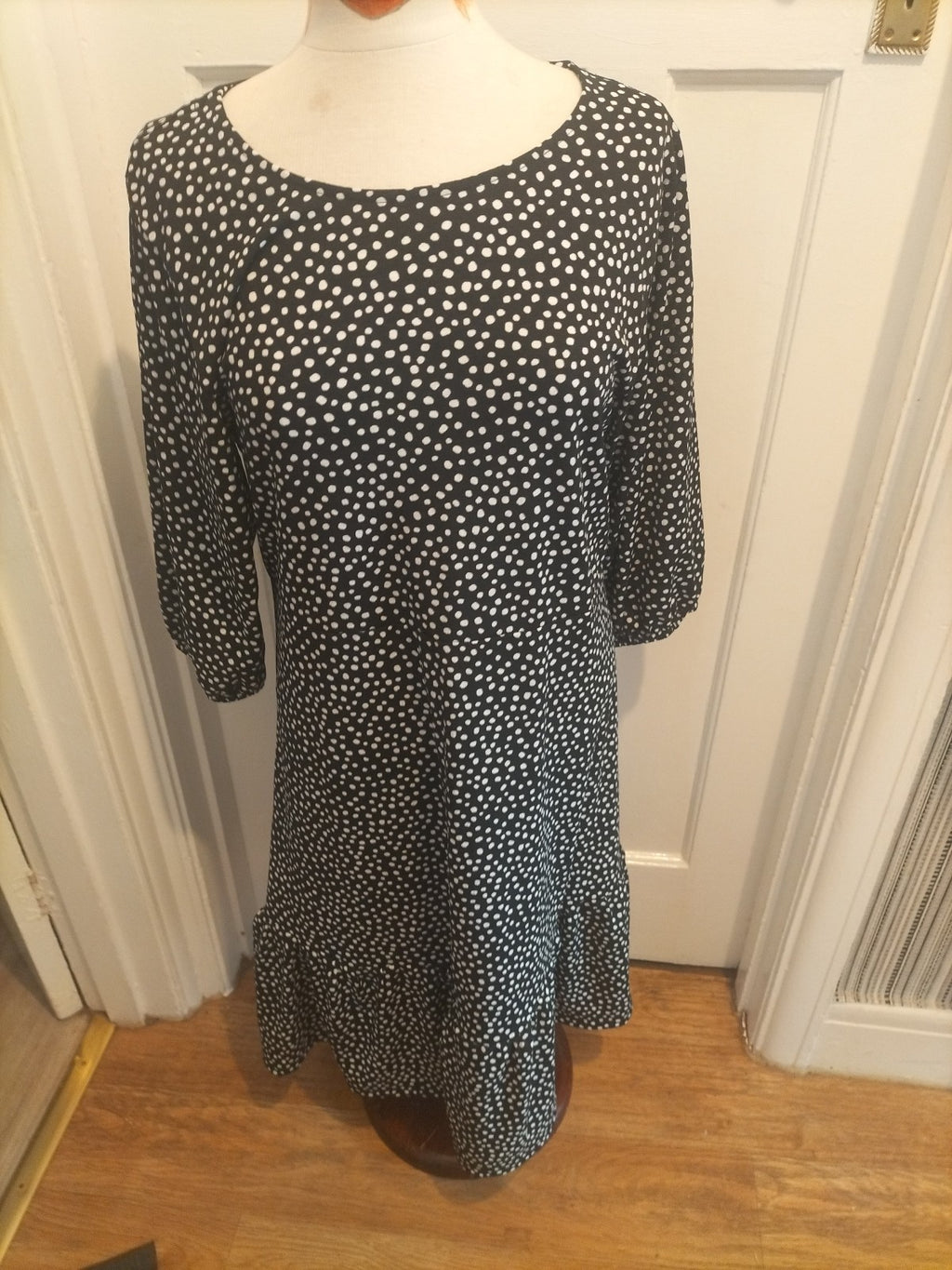 Ladies Tu Size 16 Black/White Spotted Mid Sleeved Dress