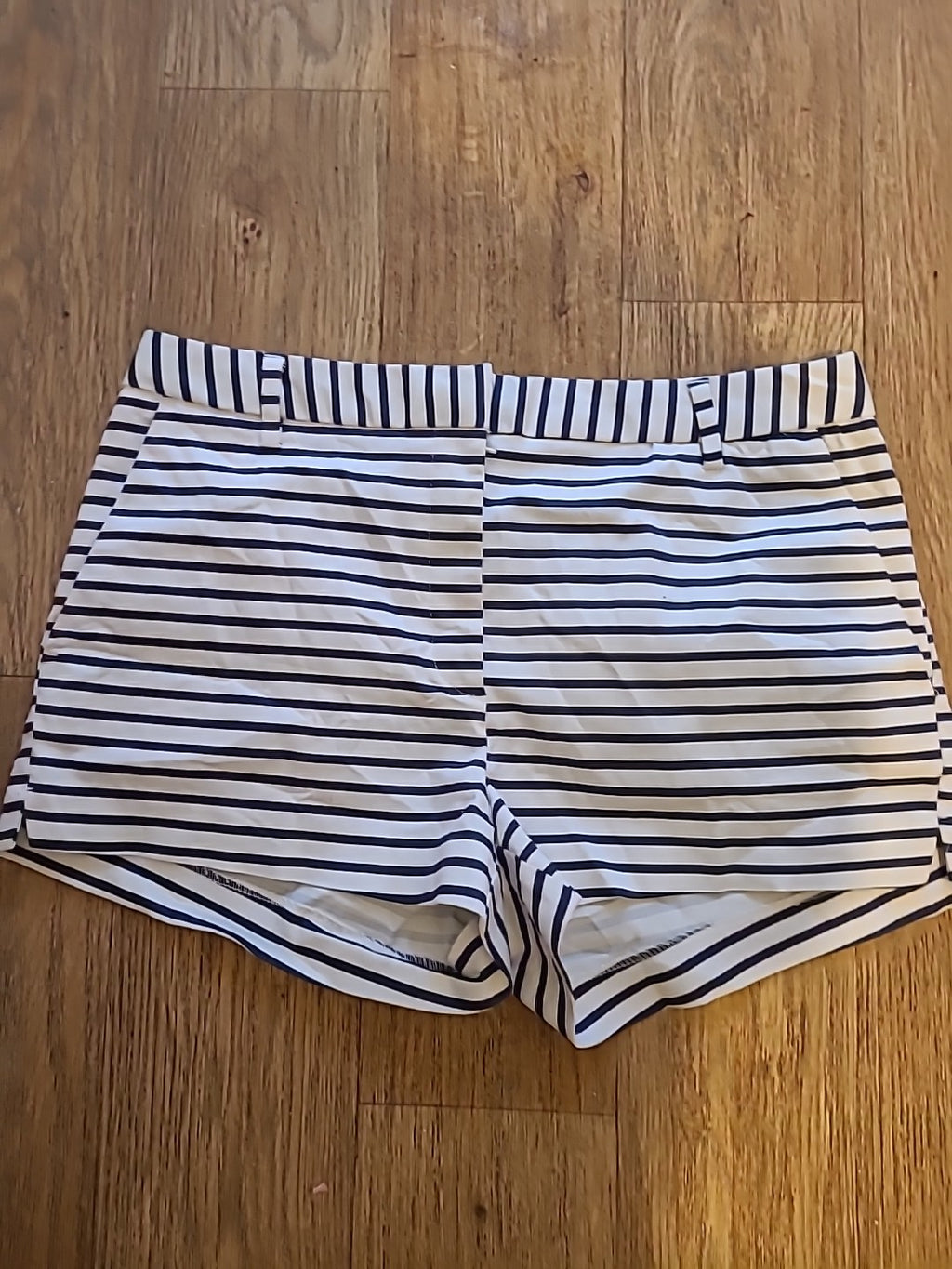 Ladies H&M Size 16-18 Navy Striped Shorts