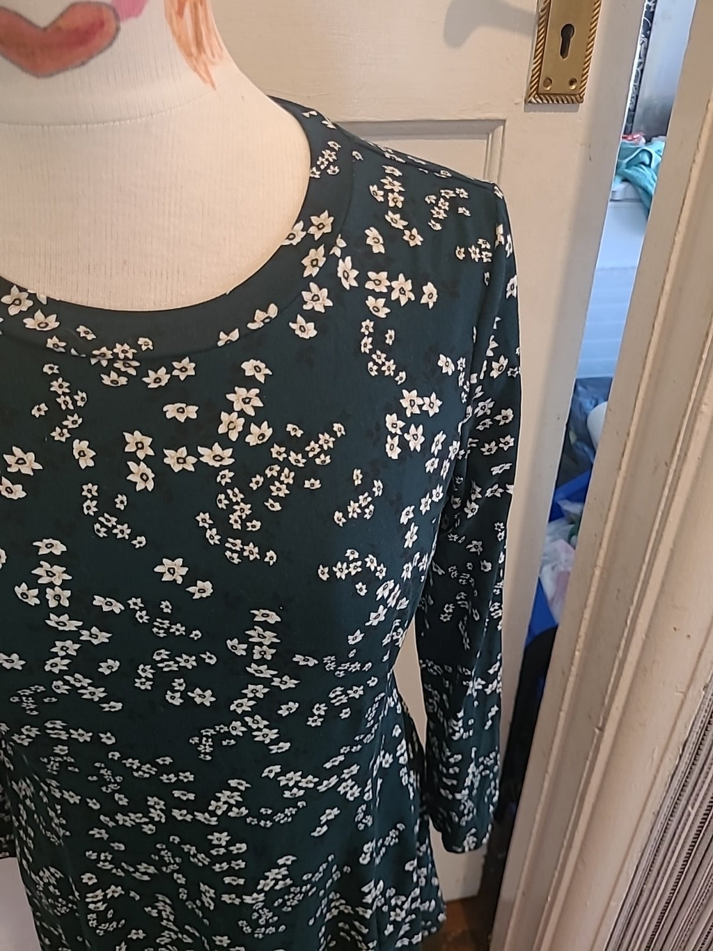 Ladies New Look Size 12 Green Floral Long Sleeved Dress