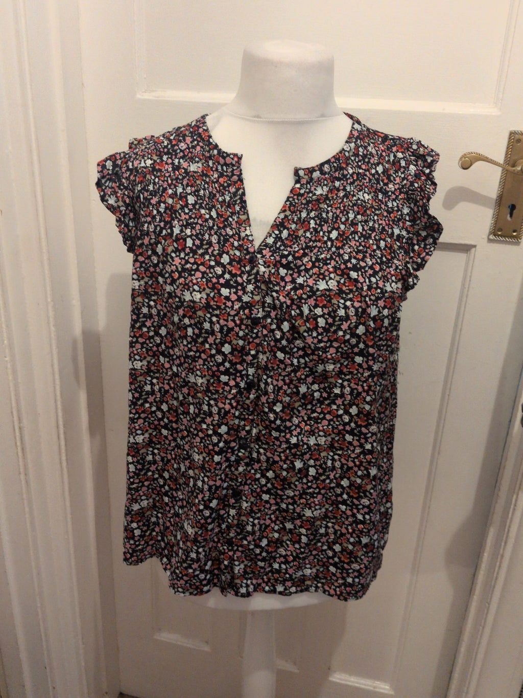 Tu 14 Black Flowery Sleeveless Buttoned Blouse