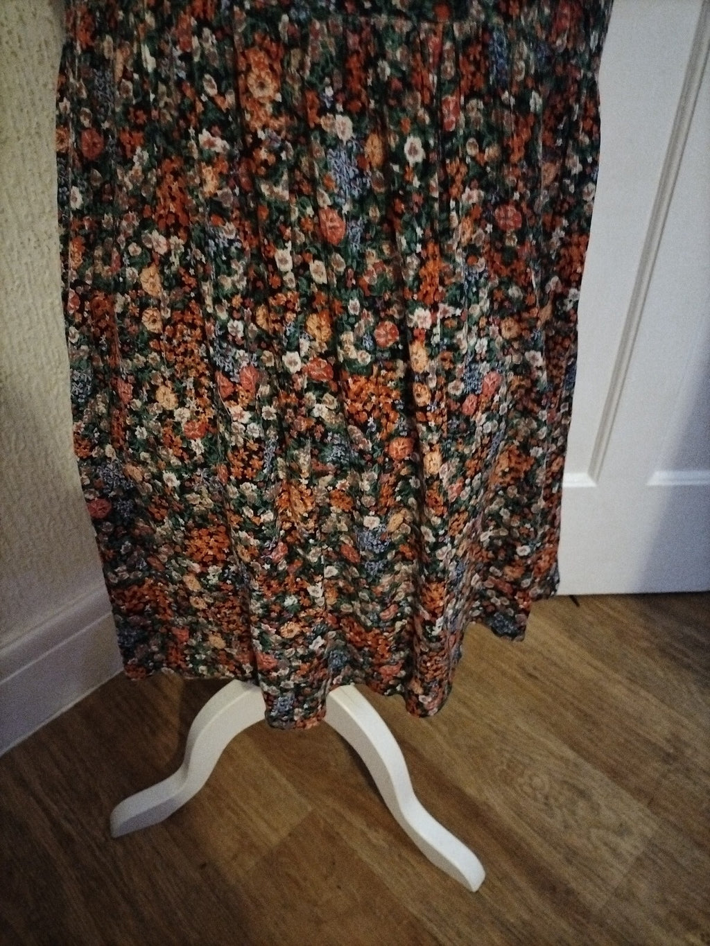 Ladies Whispering Smith Size Small Floral Sleeveless Long Top