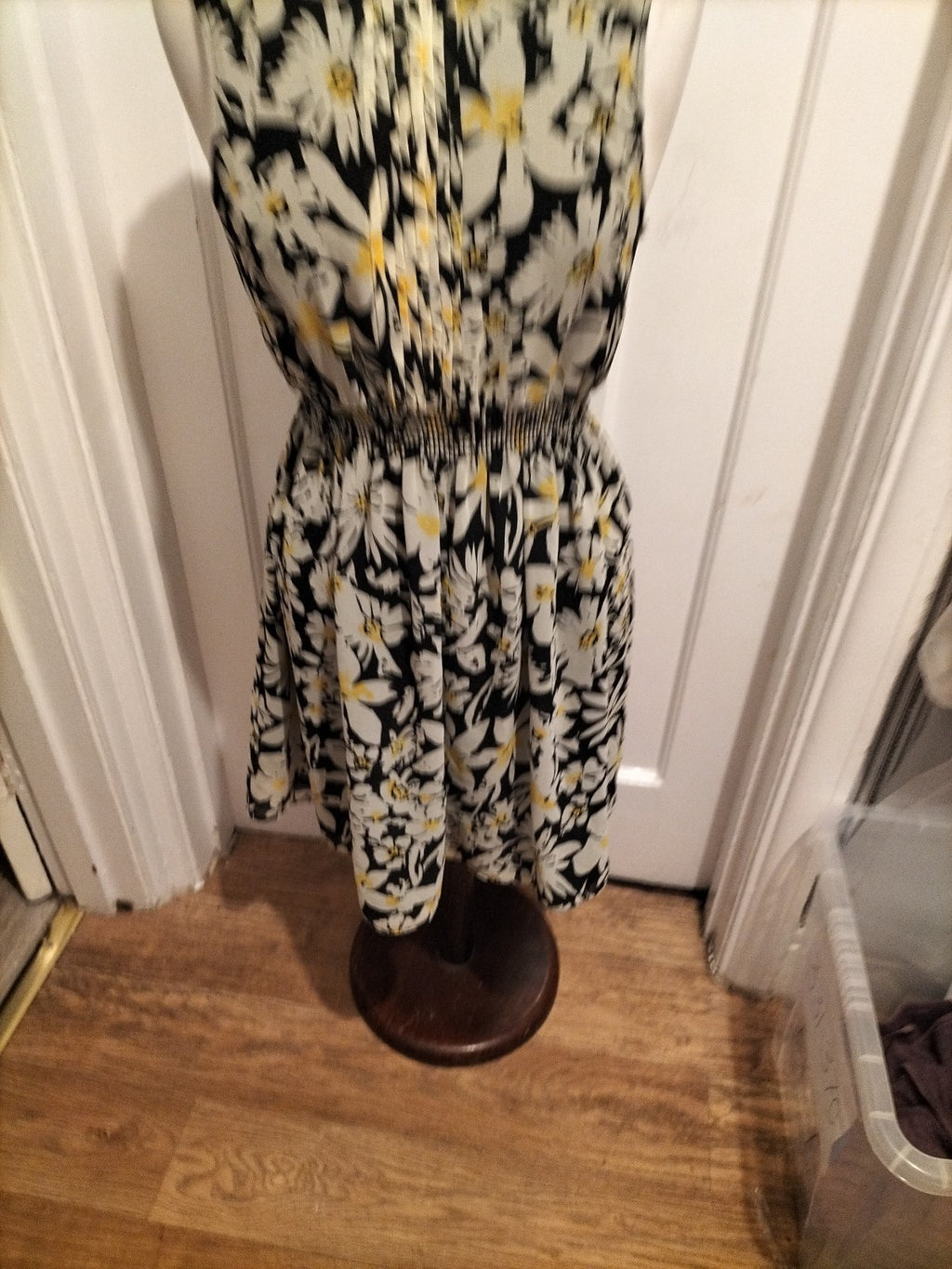 Ladies Zara Size Large Black Sleeveless White/Yellow Dress