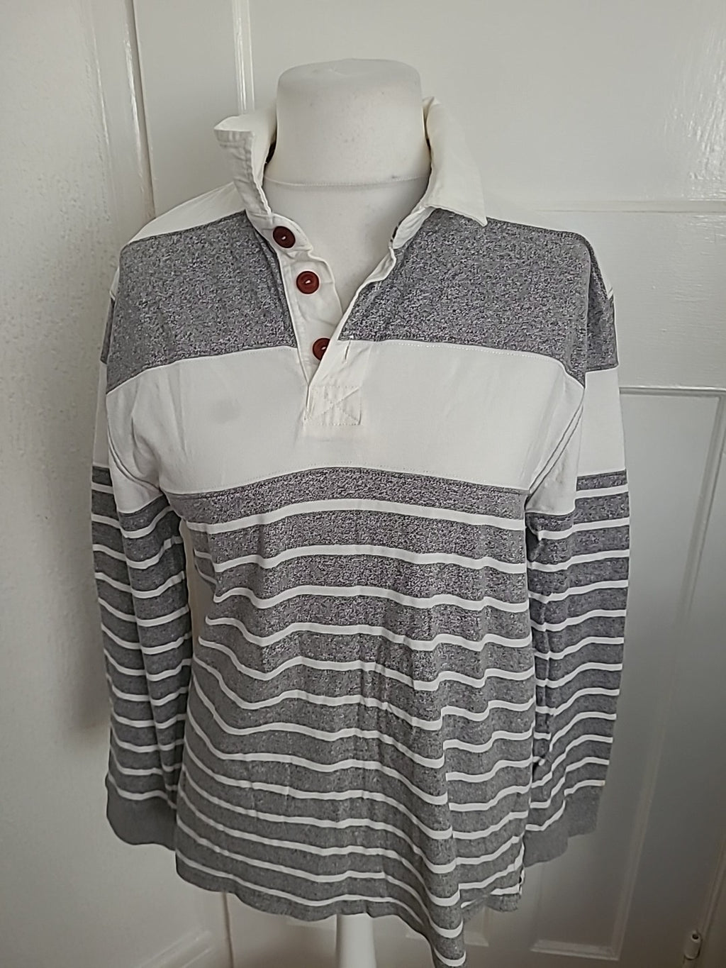 Mens Boston Crew Size M Grey And White Collared Polo/Jumper