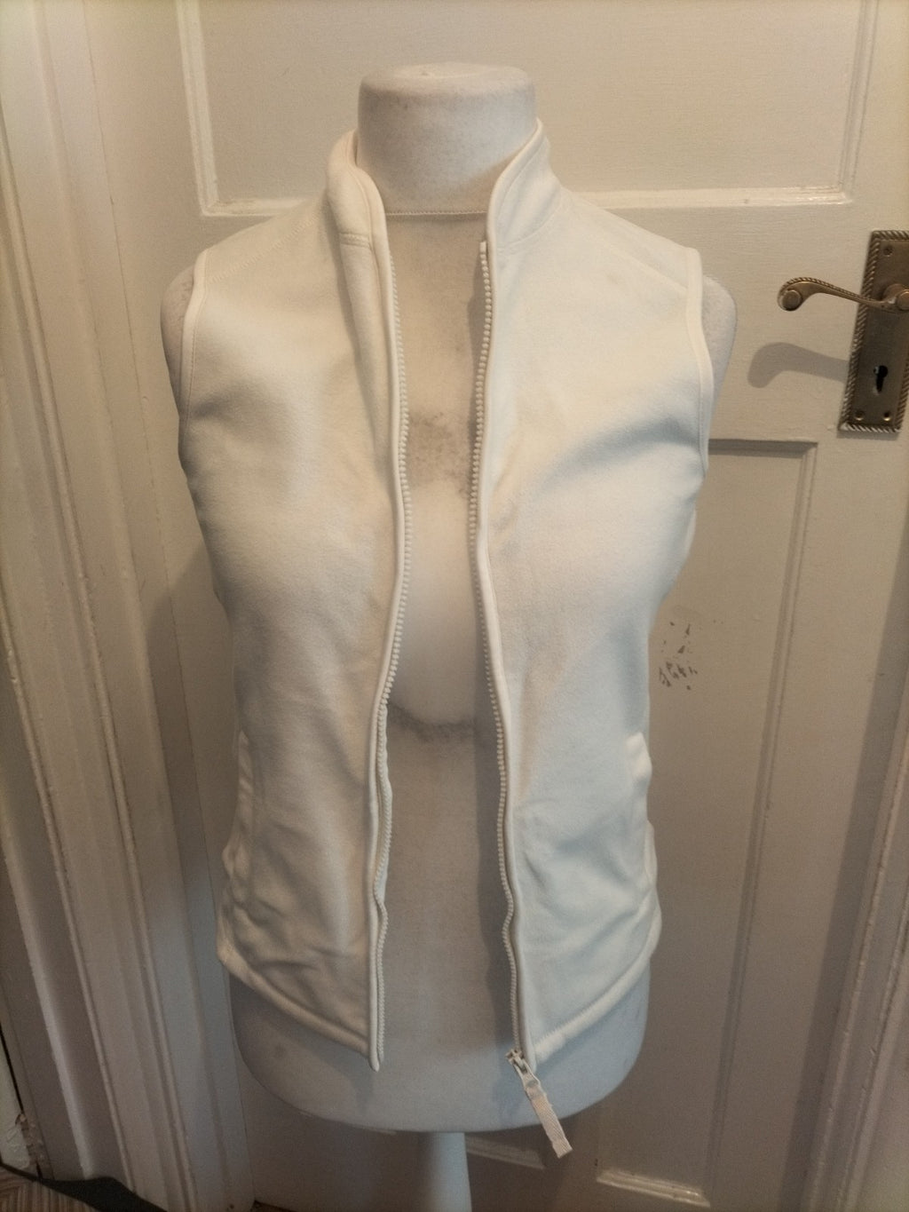 Ladies Tu Size 8 Ivory Sleeveless Cardigan Full Zip