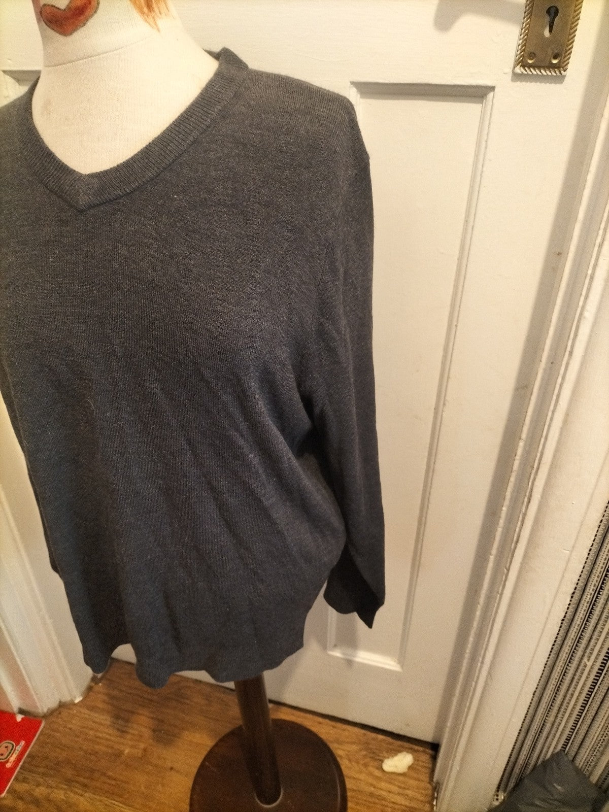 Mens Easy Size Large Grey Ribbed V Neck Pullover Jumper Lightweight