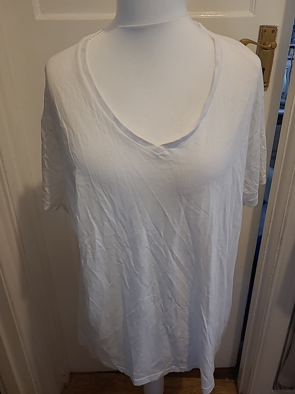 Mens 2xl White Slim Fit V Neck Tshirt