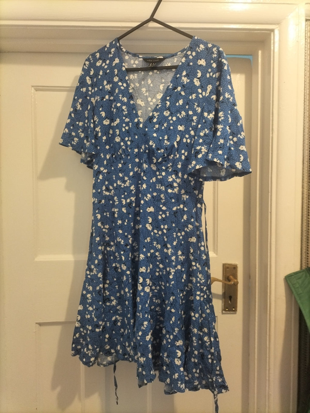 Ladies New Look Size 6 Blue White Black Floral Short Sleeved Dress