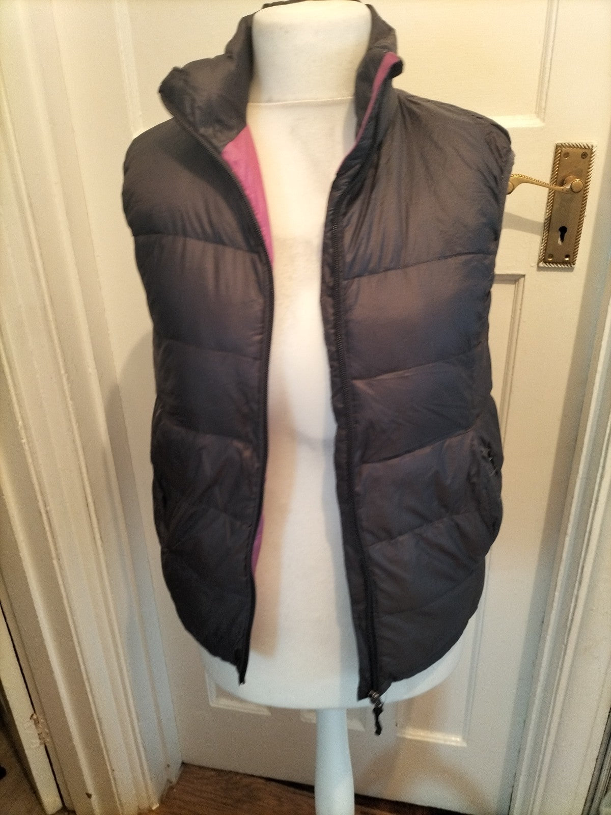 Ladies Crane Size Small Black Zipped Puffer