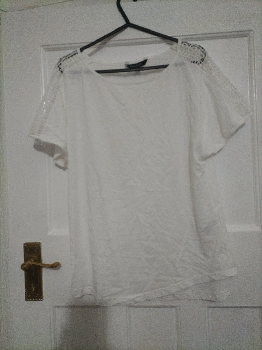 Ladies Peacocks Size 10 White Short Sleeved Top