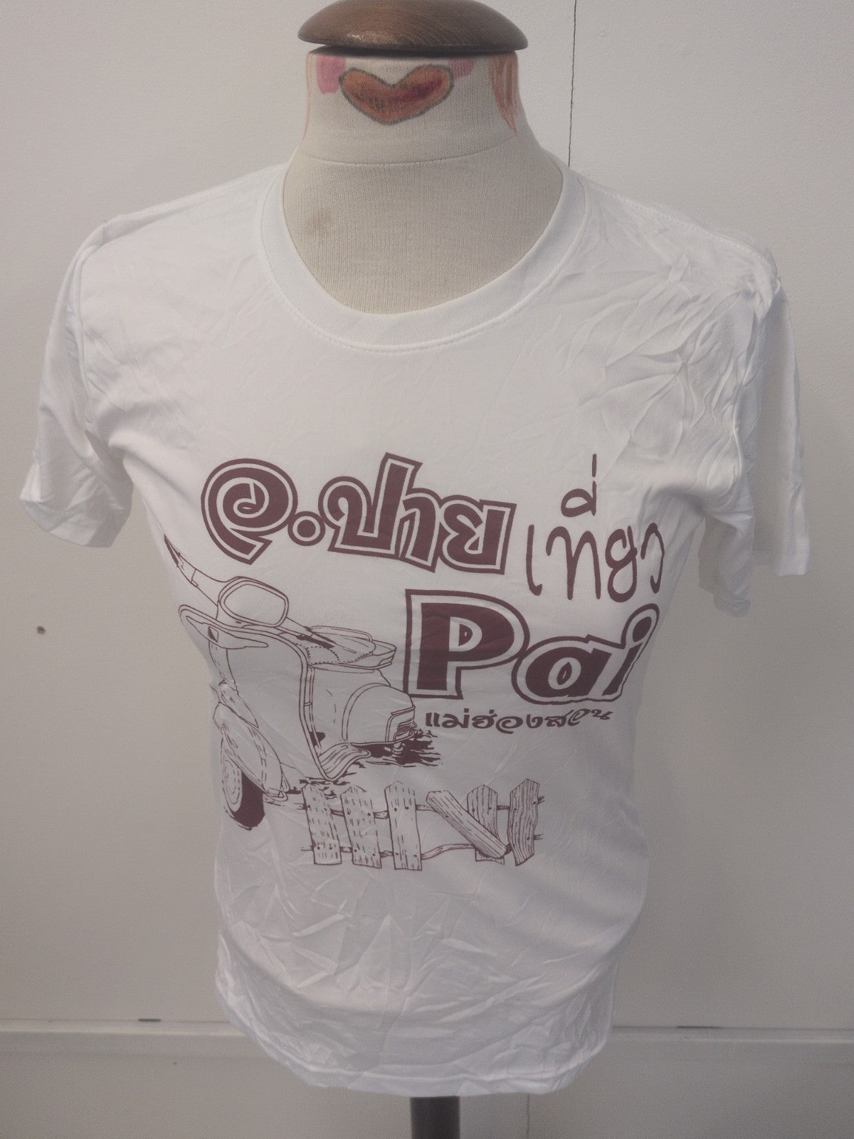 Ladies Size Medium White With Red Print Short Sleeve T-shirt
