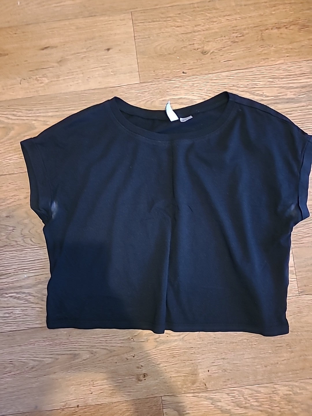 Ladies Divided Size Small Black Short Sleeved Crop Top
