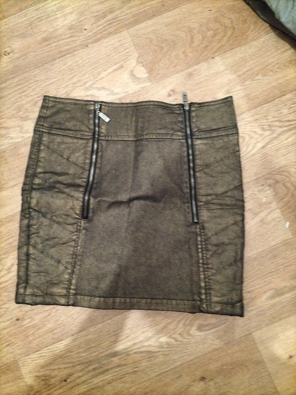 Ladies Yest Size 10 Bronze Shimmer Skirt