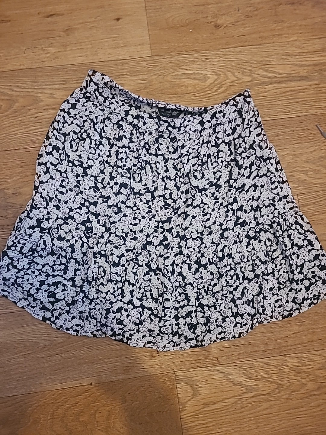 Ladies Miss Selfridge Size 10 Black White Short Pleated Skirt