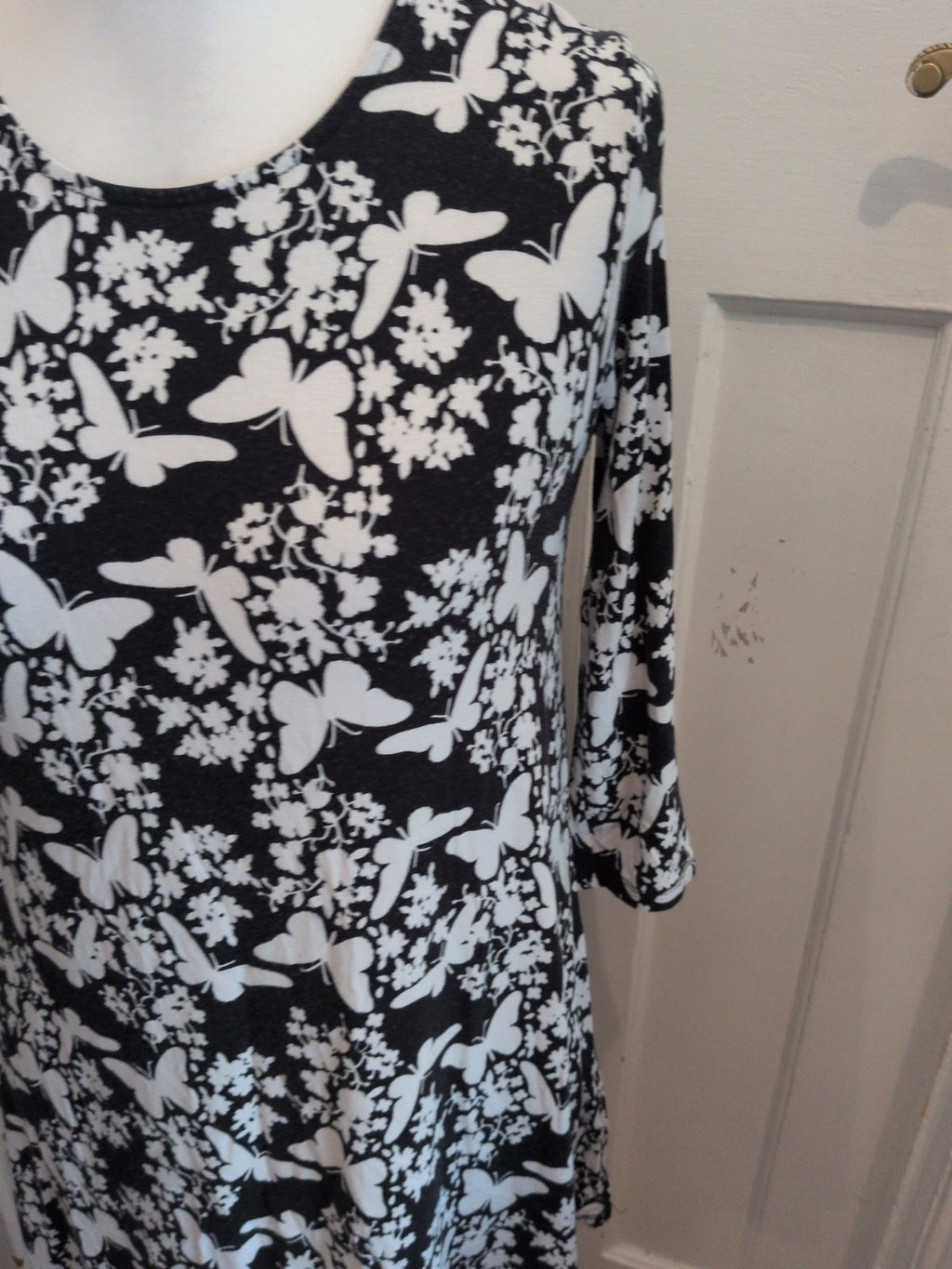 Tu 12 Black With White Floral Long Sleeve Knee Length Dress